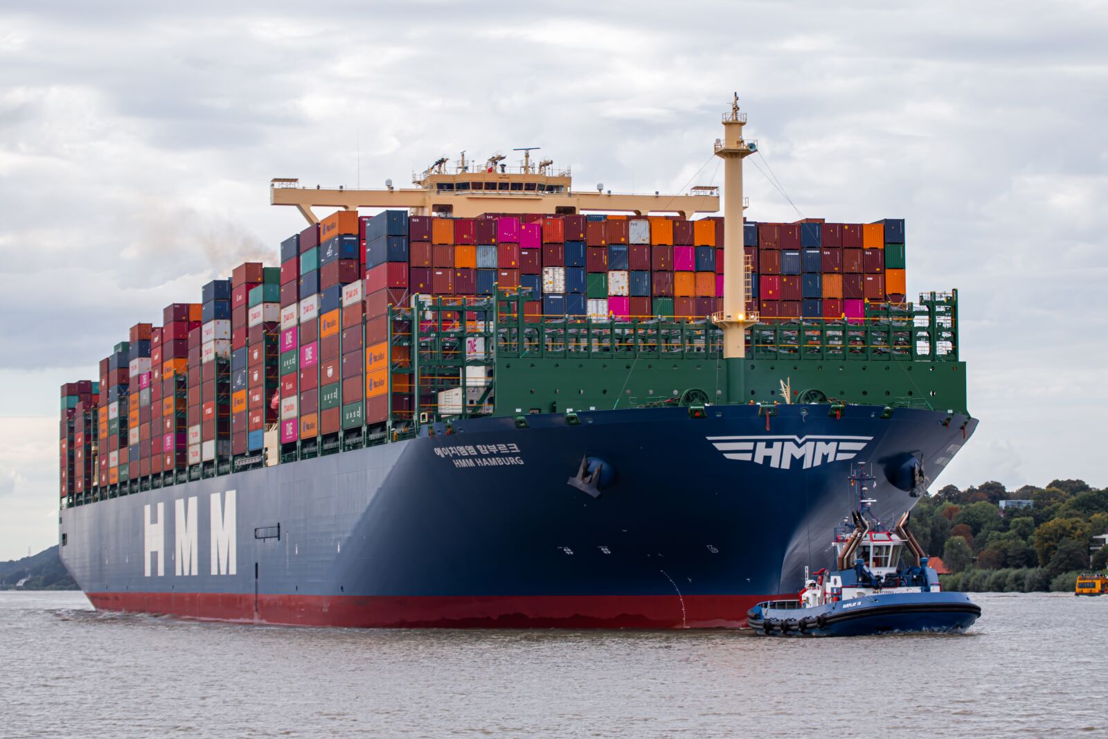Canon EOS 200D (EOS Rebel SL2 / EOS Kiss X9) sample photo. Ship, container ship, frachtschiff photography