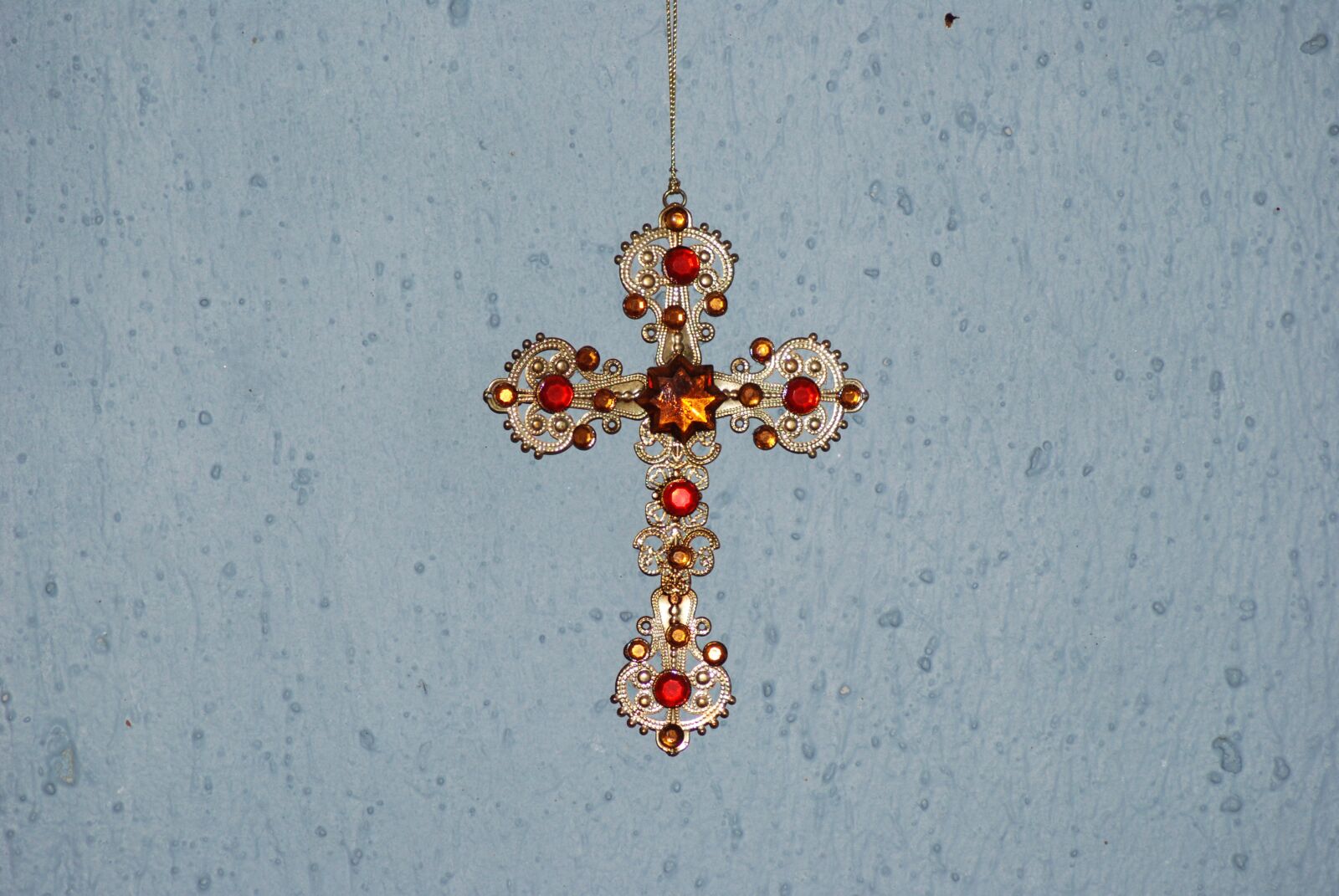 Nikon D80 sample photo. Cross, hanging cross, faith photography