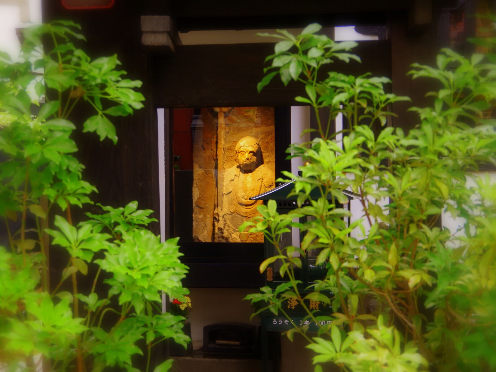 Pentax K-30 sample photo. Temple, guardian deity of photography
