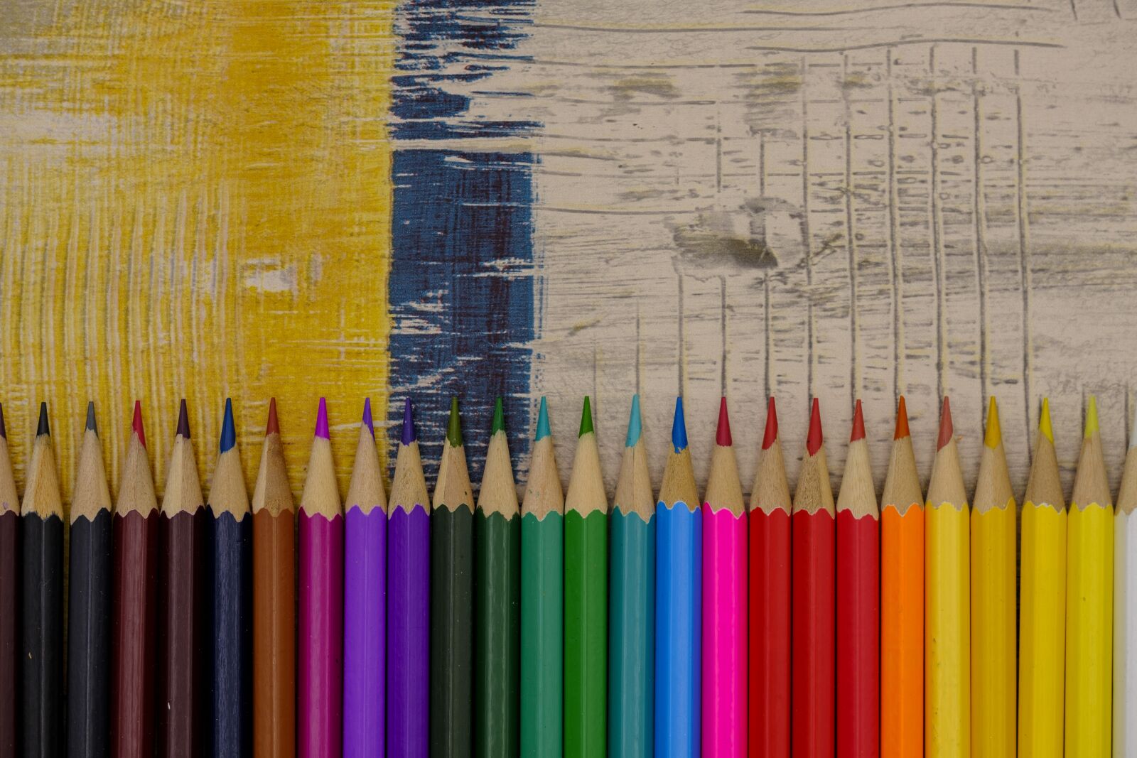 Fujifilm X-T2 sample photo. Colored pencils, pens, crayons photography
