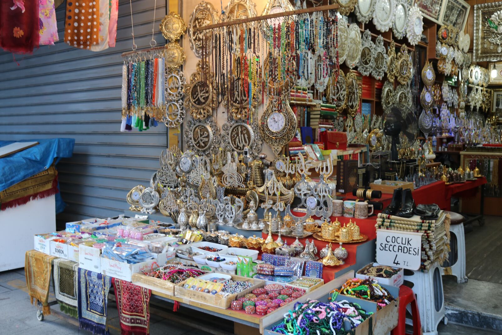 Canon EOS 750D (EOS Rebel T6i / EOS Kiss X8i) sample photo. Bazaar, istanbul, present turkey photography