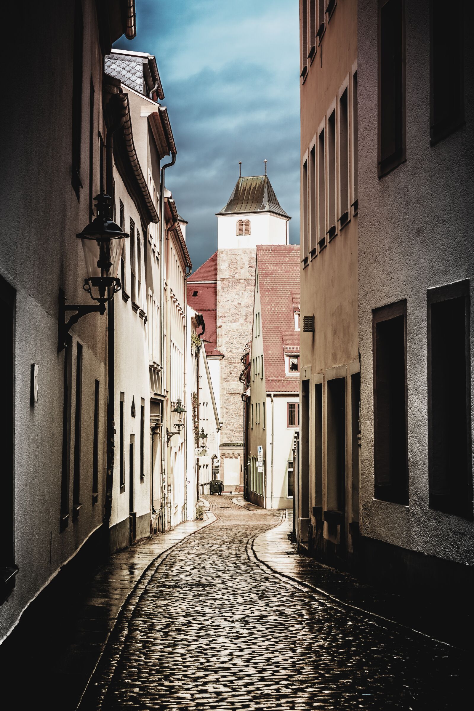 Canon EF 50mm F1.8 STM sample photo. Alley, houses, historic center photography