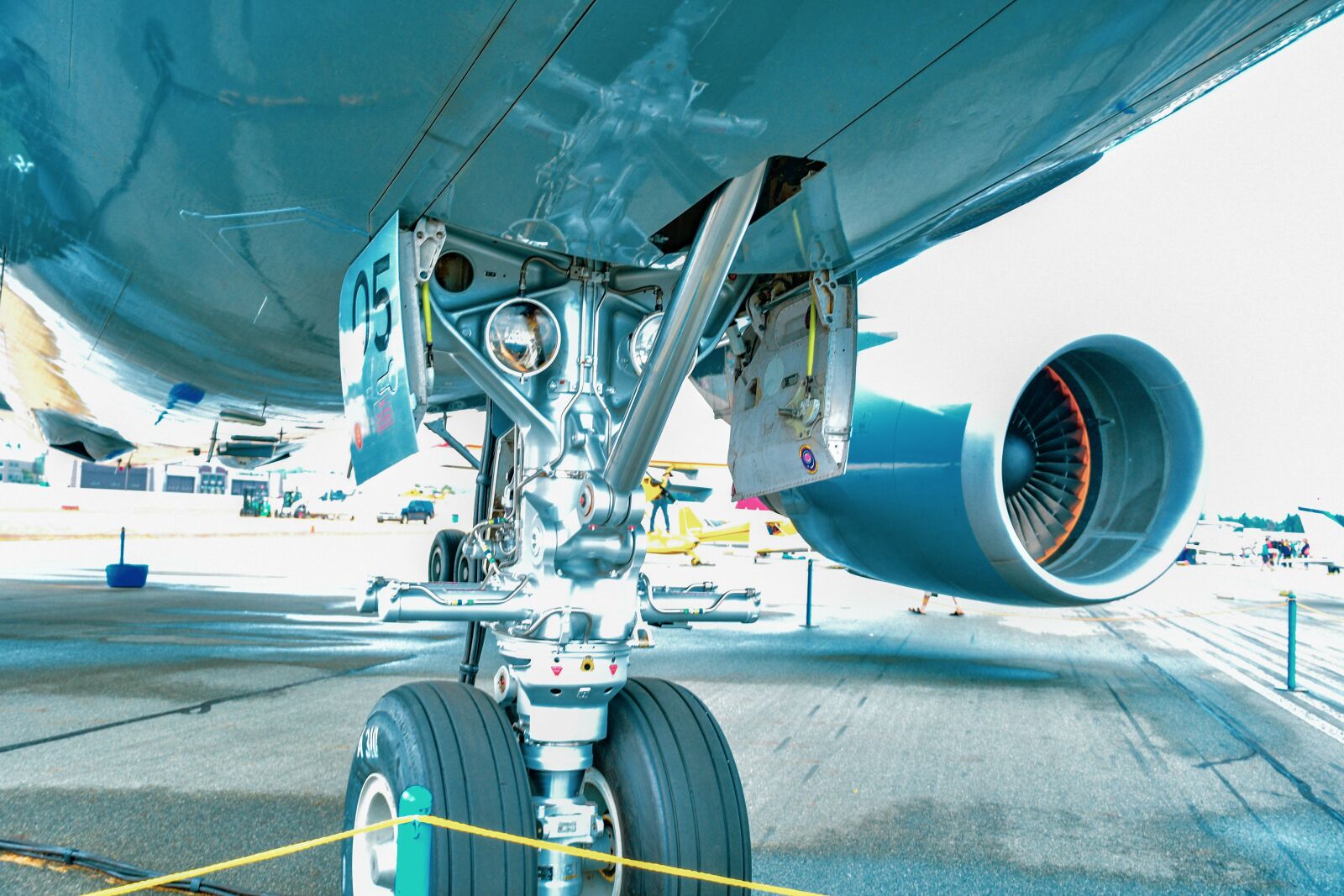 Nikon D7500 sample photo. Landing gear, jetplane undercarriage photography
