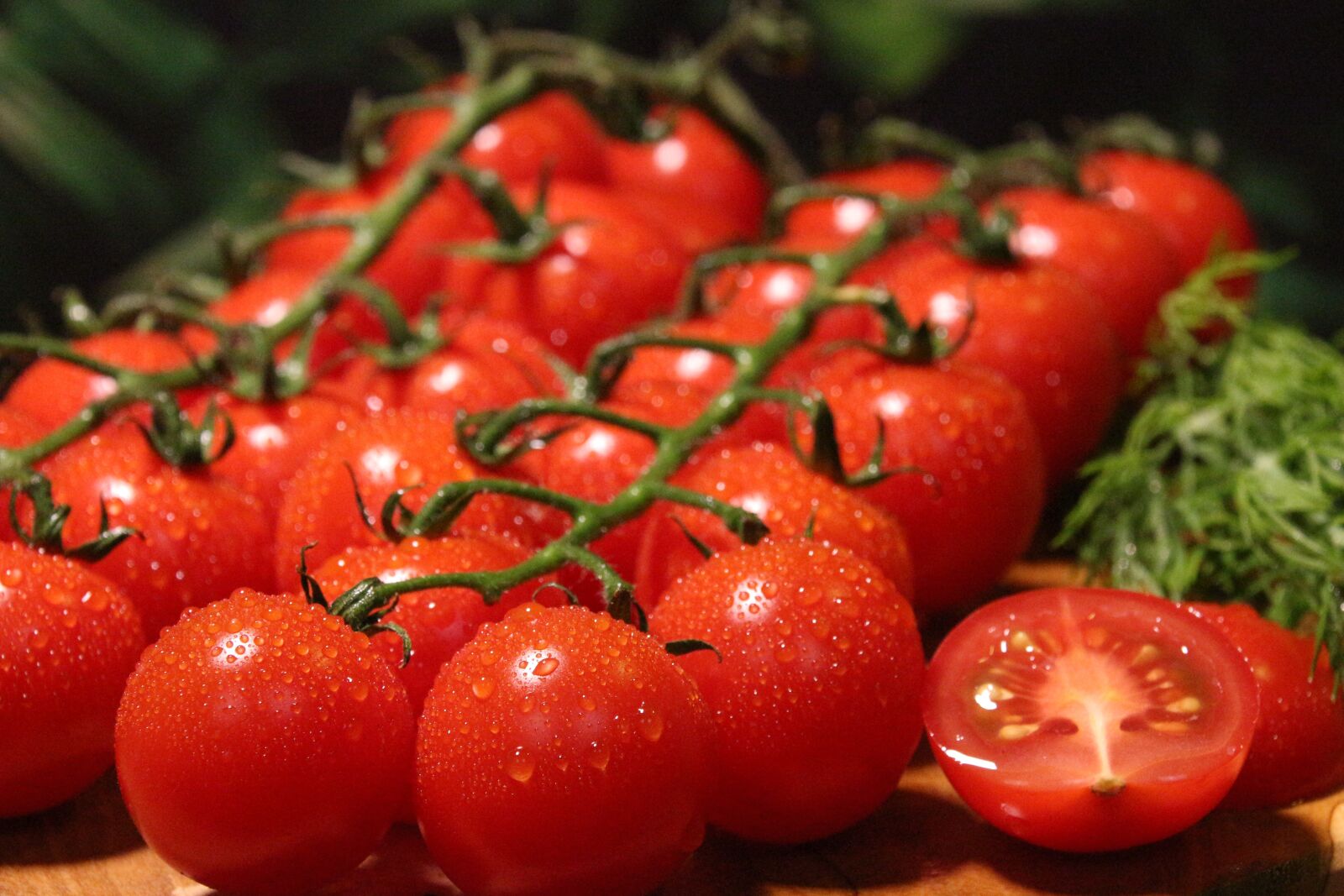 Canon EOS 700D (EOS Rebel T5i / EOS Kiss X7i) sample photo. Tomatoes, red, vegetables photography