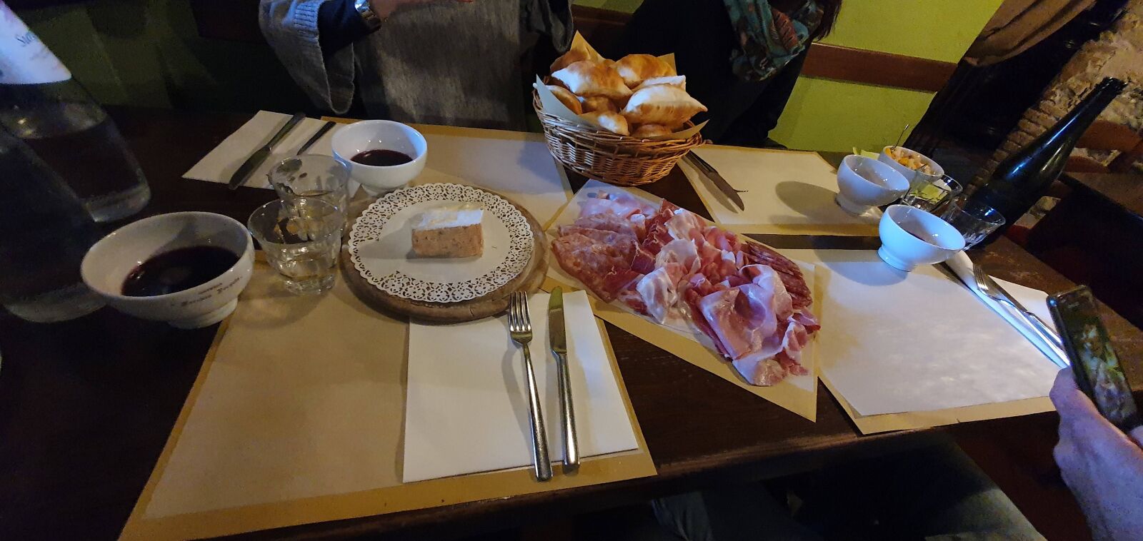 Samsung SM-G973F sample photo. Restaurant, cold cuts, fried photography
