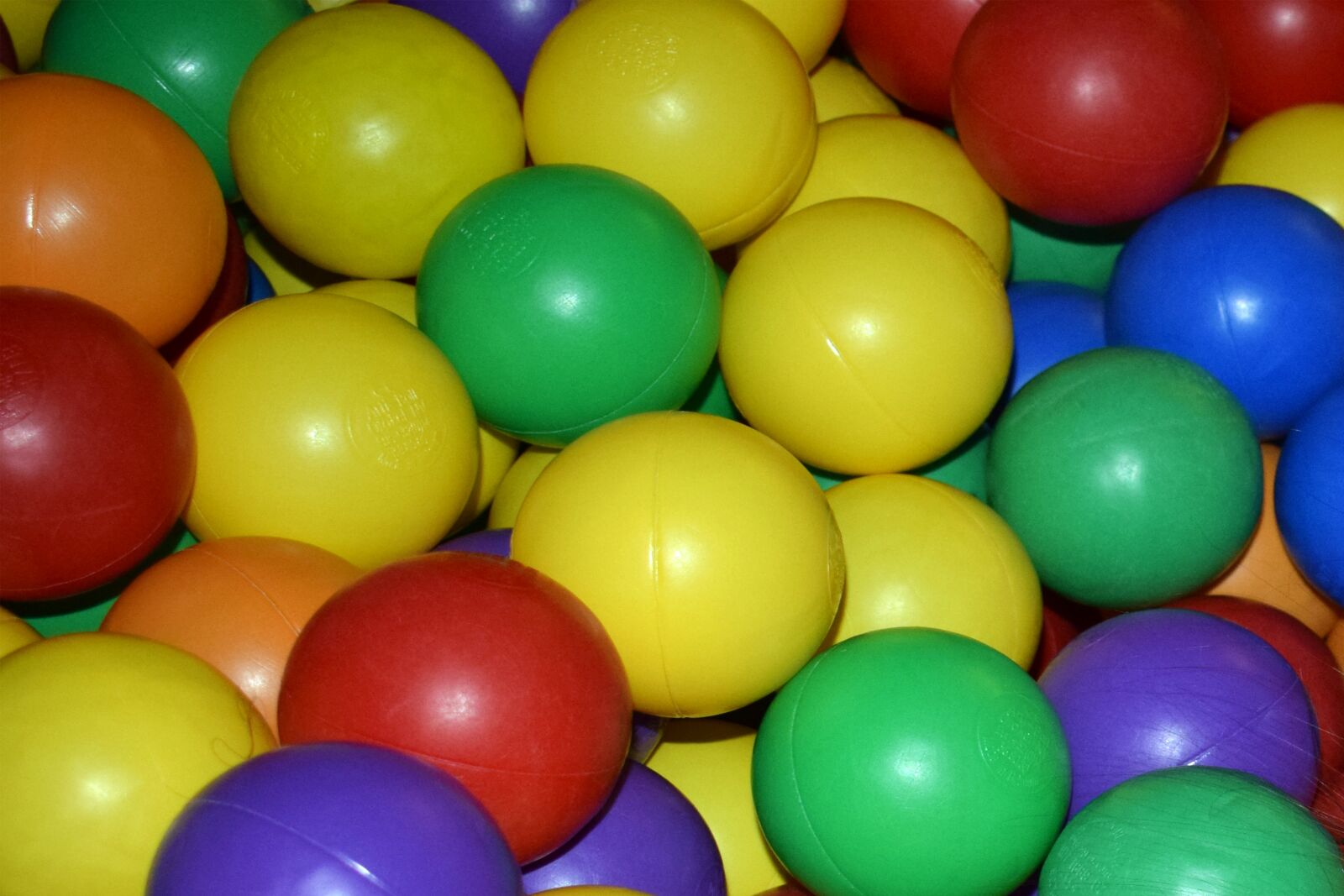 Nikon D3300 sample photo. Soft play, balls, fun photography