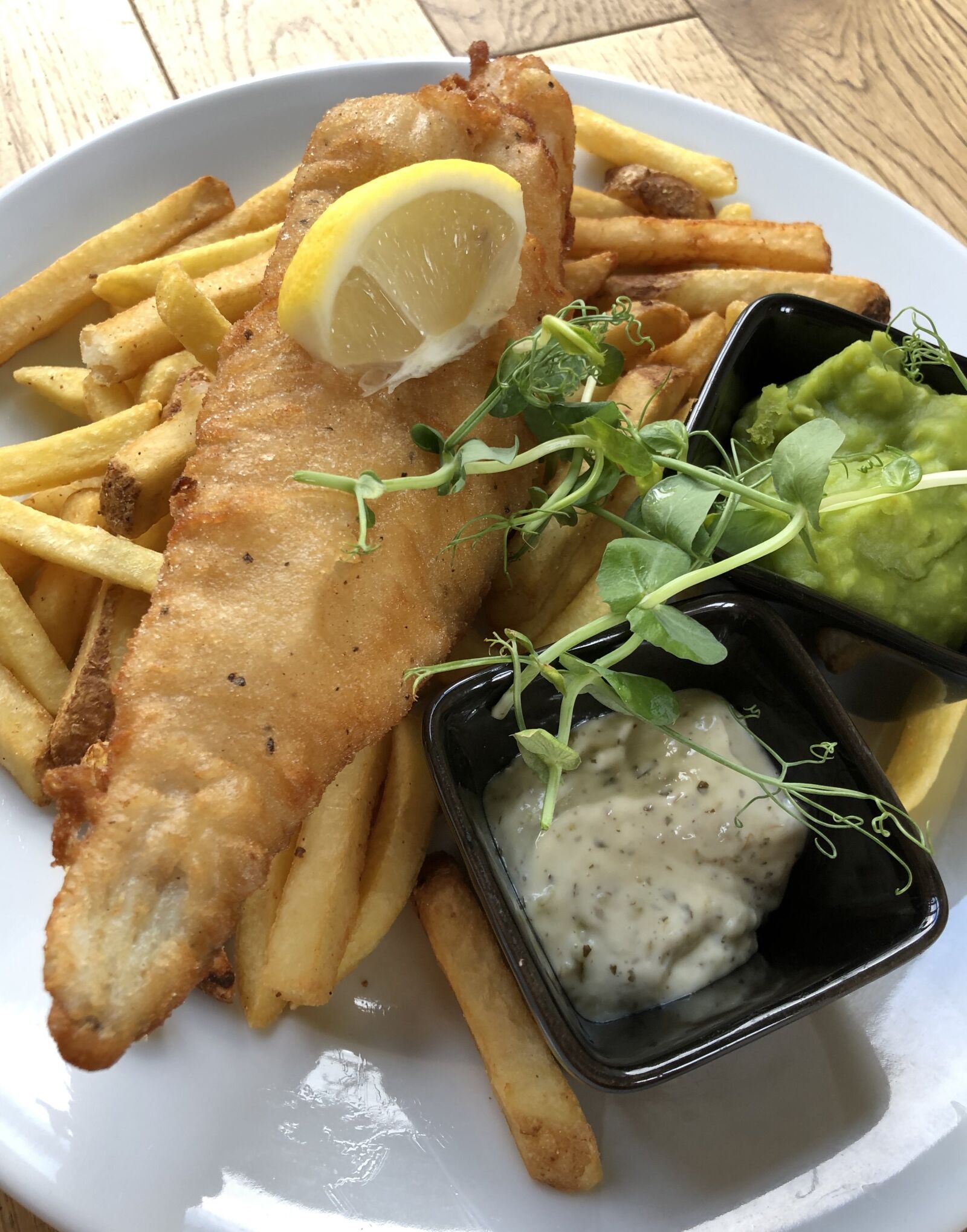 iPhone X back dual camera 4mm f/1.8 sample photo. Fish, chips, food photography