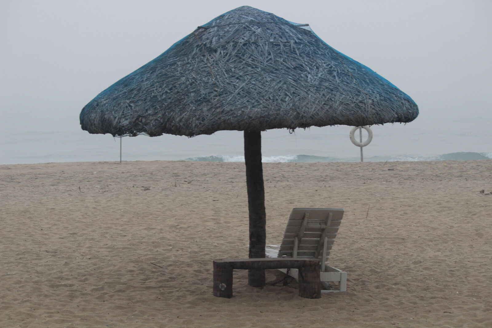 Canon EOS 1300D (EOS Rebel T6 / EOS Kiss X80) sample photo. Beach, chair photography