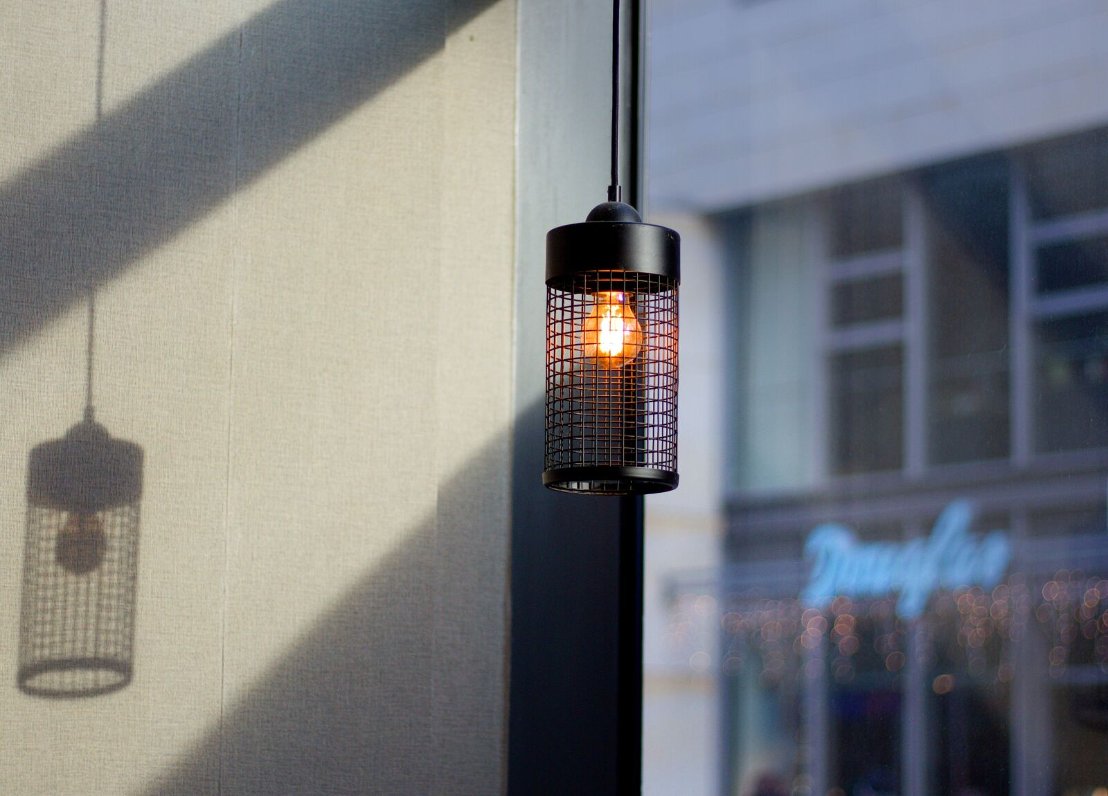Canon EOS 700D (EOS Rebel T5i / EOS Kiss X7i) + Canon EF 50mm F1.8 STM sample photo. Lamps, light, black photography