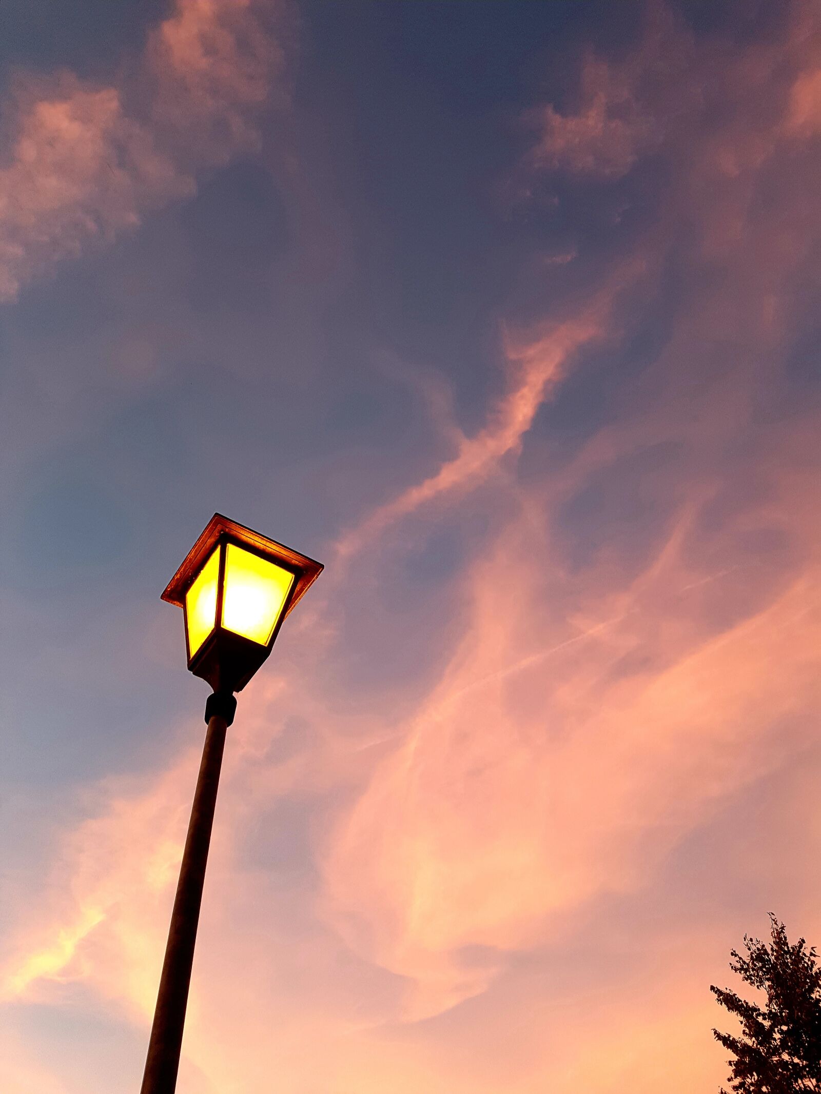Samsung Galaxy S7 Edge sample photo. Street light, abendstimmung, clouds photography