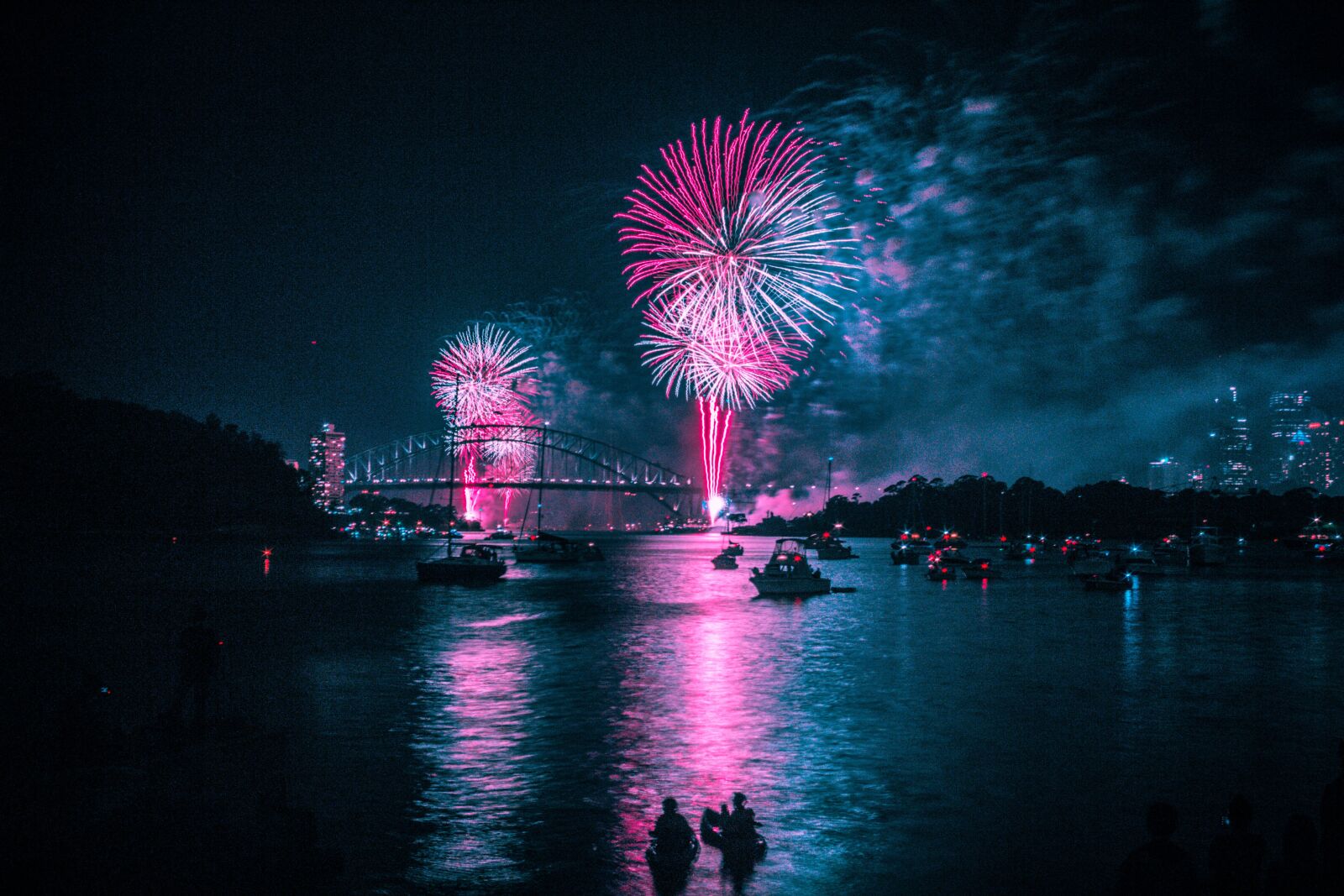 Canon EOS 700D (EOS Rebel T5i / EOS Kiss X7i) sample photo. Fireworks, harbour, blue photography