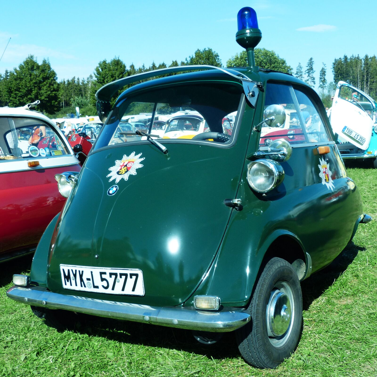 Panasonic Lumix DMC-FZ200 sample photo. Bmw, isetta, police photography
