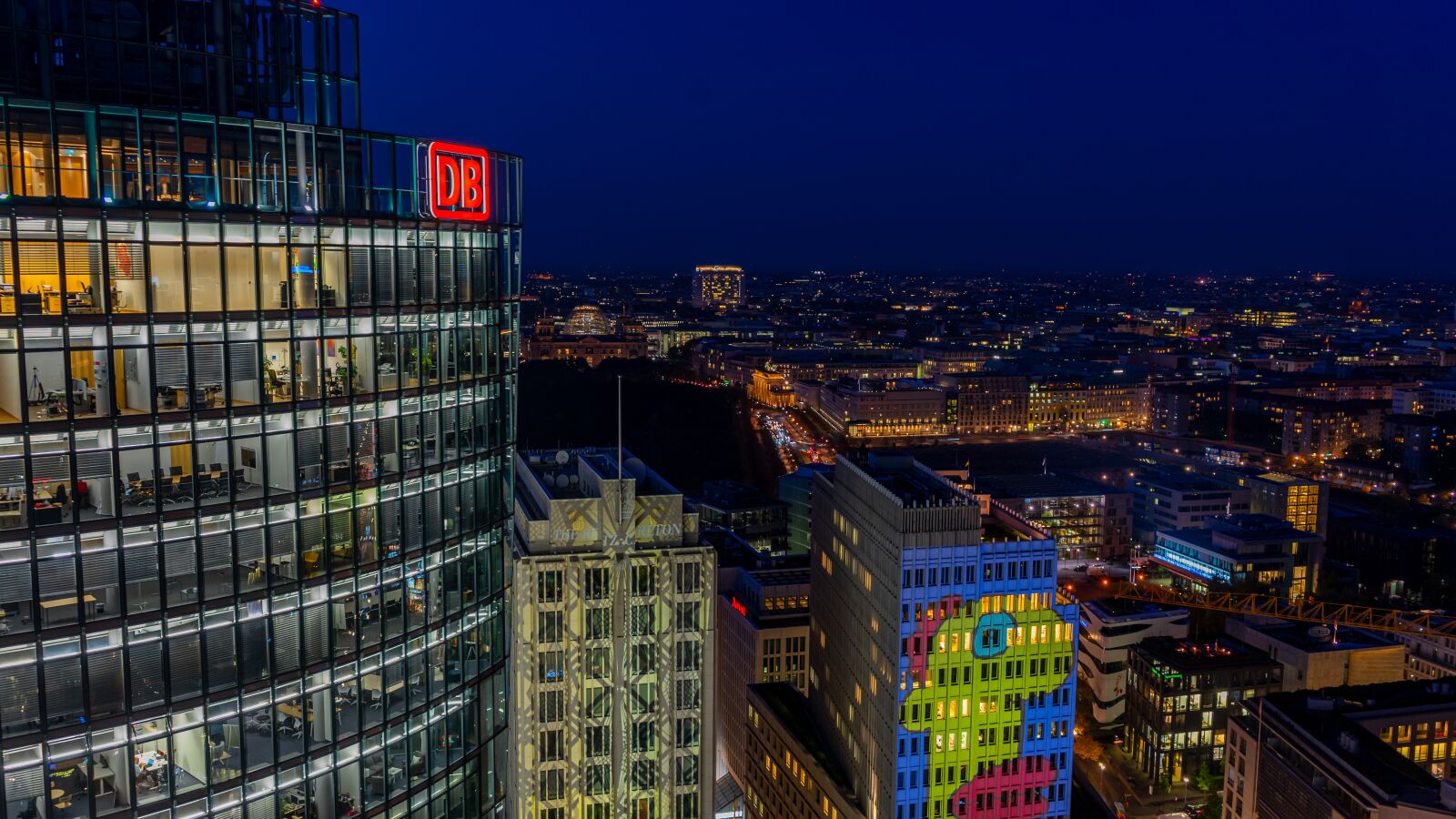 Sony a7 II + Sony FE 28-70mm F3.5-5.6 OSS sample photo. Berlin, night photograph, long photography