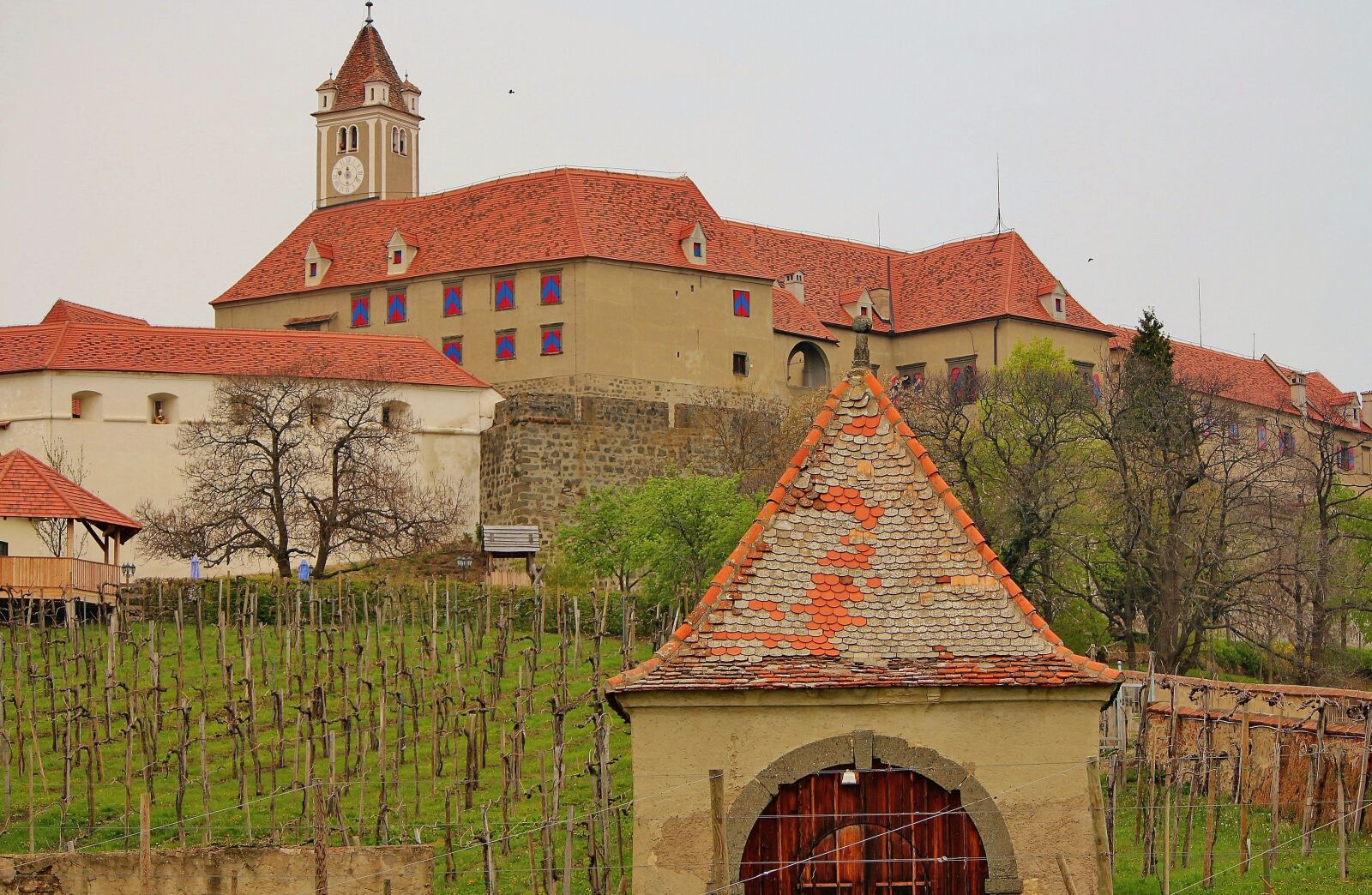 Canon EOS 550D (EOS Rebel T2i / EOS Kiss X4) sample photo. Castle, view, chivalrous photography