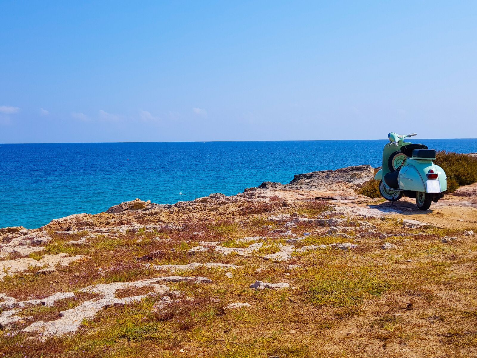 Samsung Galaxy S8+ Rear Camera sample photo. Vespa125, cala port red photography