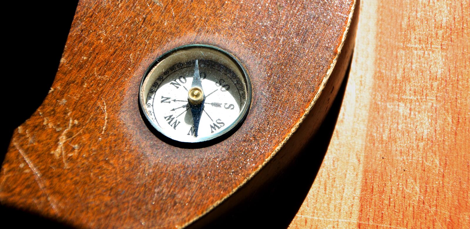 Nikon D3200 sample photo. Compass, magnetic needle, windrose photography