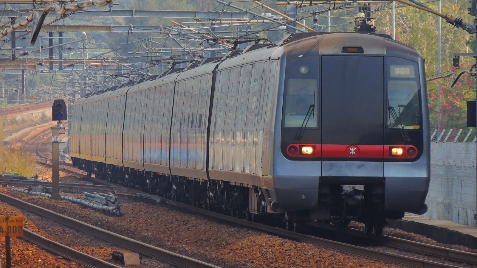 Nikon Coolpix P510 sample photo. Hongkong, train, rail photography