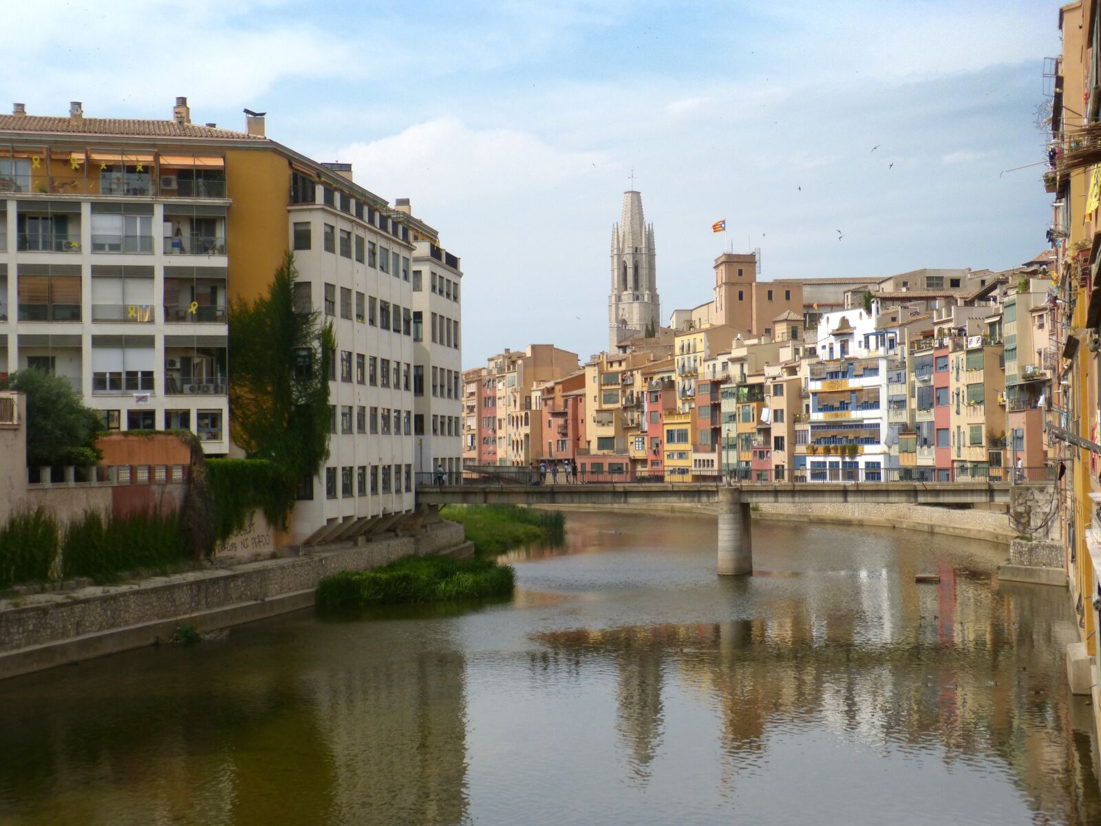 Panasonic DMC-FZ62 sample photo. Girona, facades, landscape photography