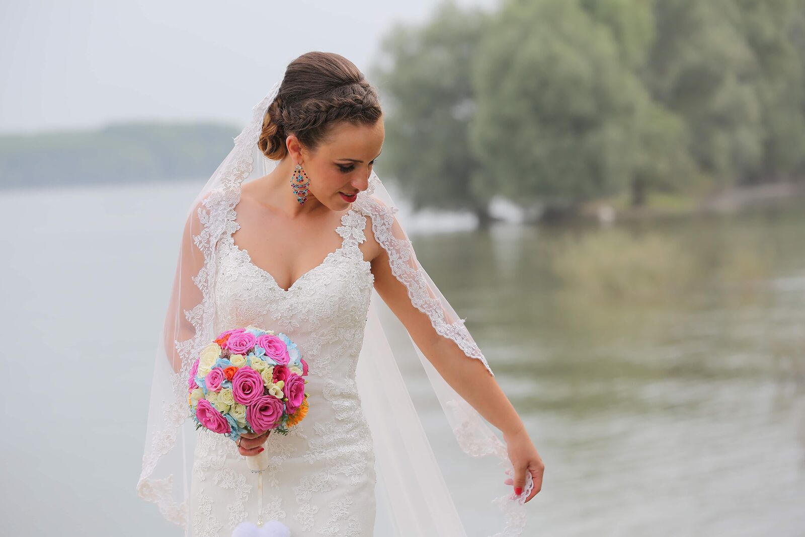Canon EOS 5D Mark III sample photo. Wedding dress, wedding bouquet photography