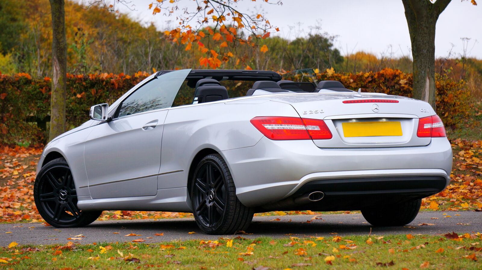 Sony Alpha NEX-5N + Sony E 55-210mm F4.5-6.3 OSS sample photo. Car, mercedes, transport photography