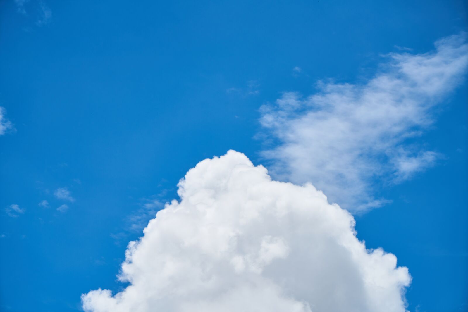 Sony a7R II sample photo. Cloud, blue, composition photography