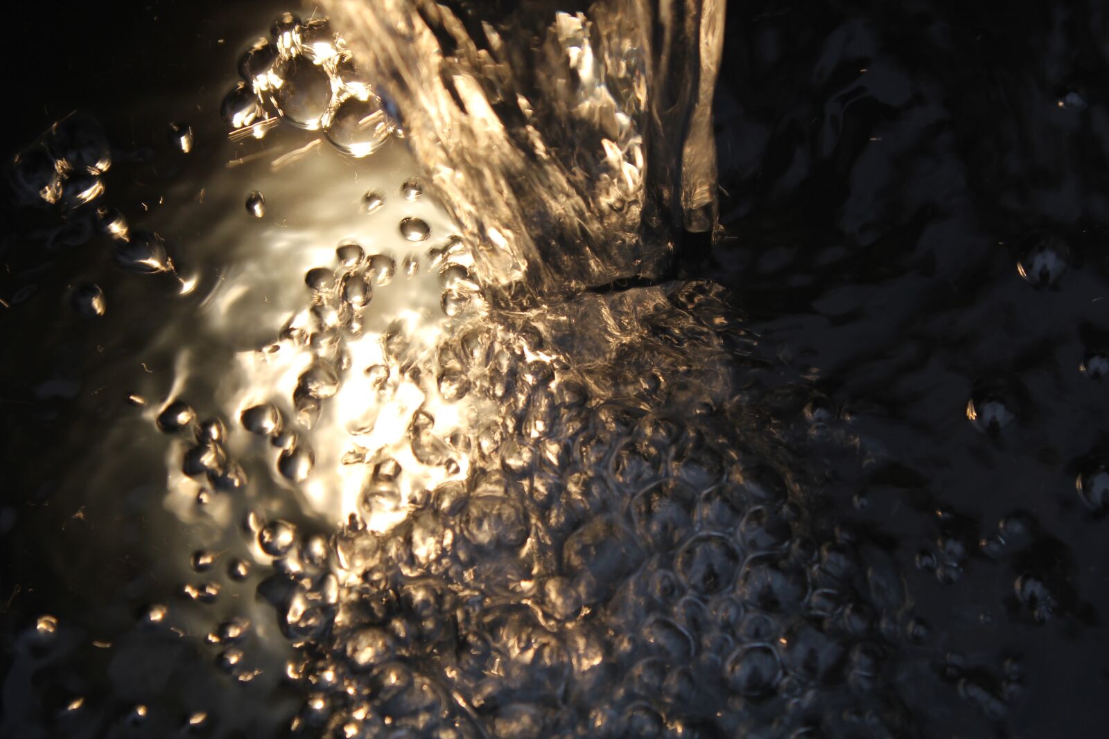 Canon EOS 550D (EOS Rebel T2i / EOS Kiss X4) sample photo. Water, drop of water photography