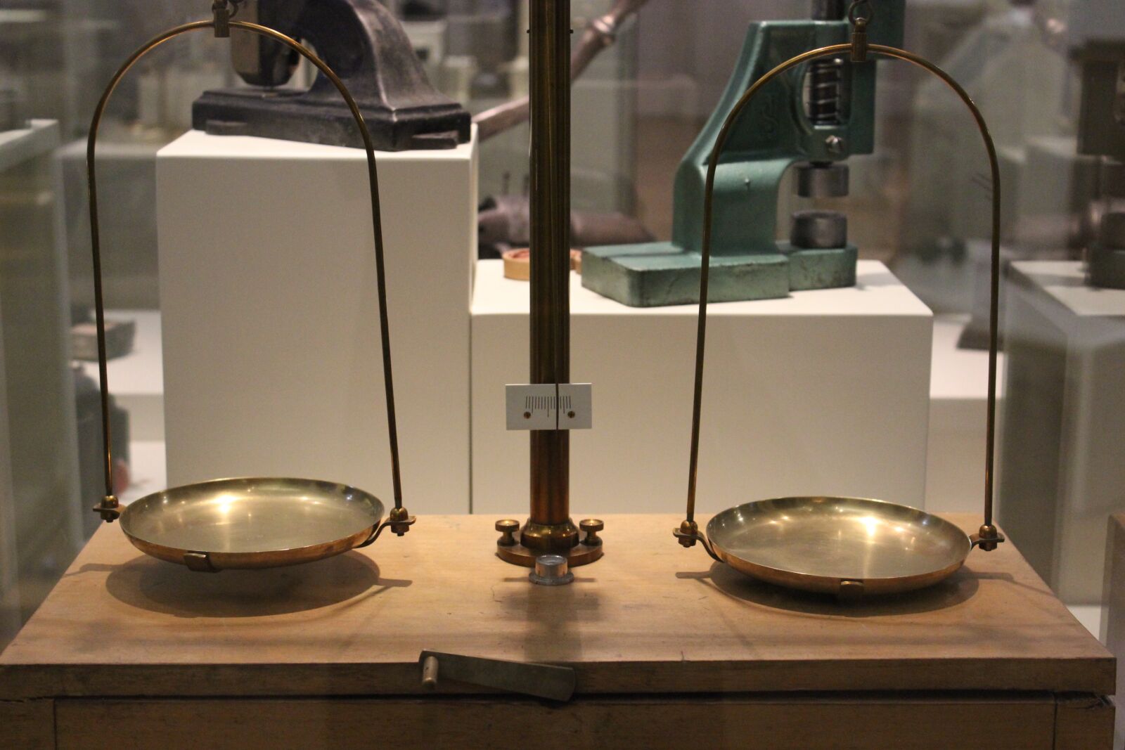 Canon EOS 600D (Rebel EOS T3i / EOS Kiss X5) sample photo. Turkey, business bank, museum photography
