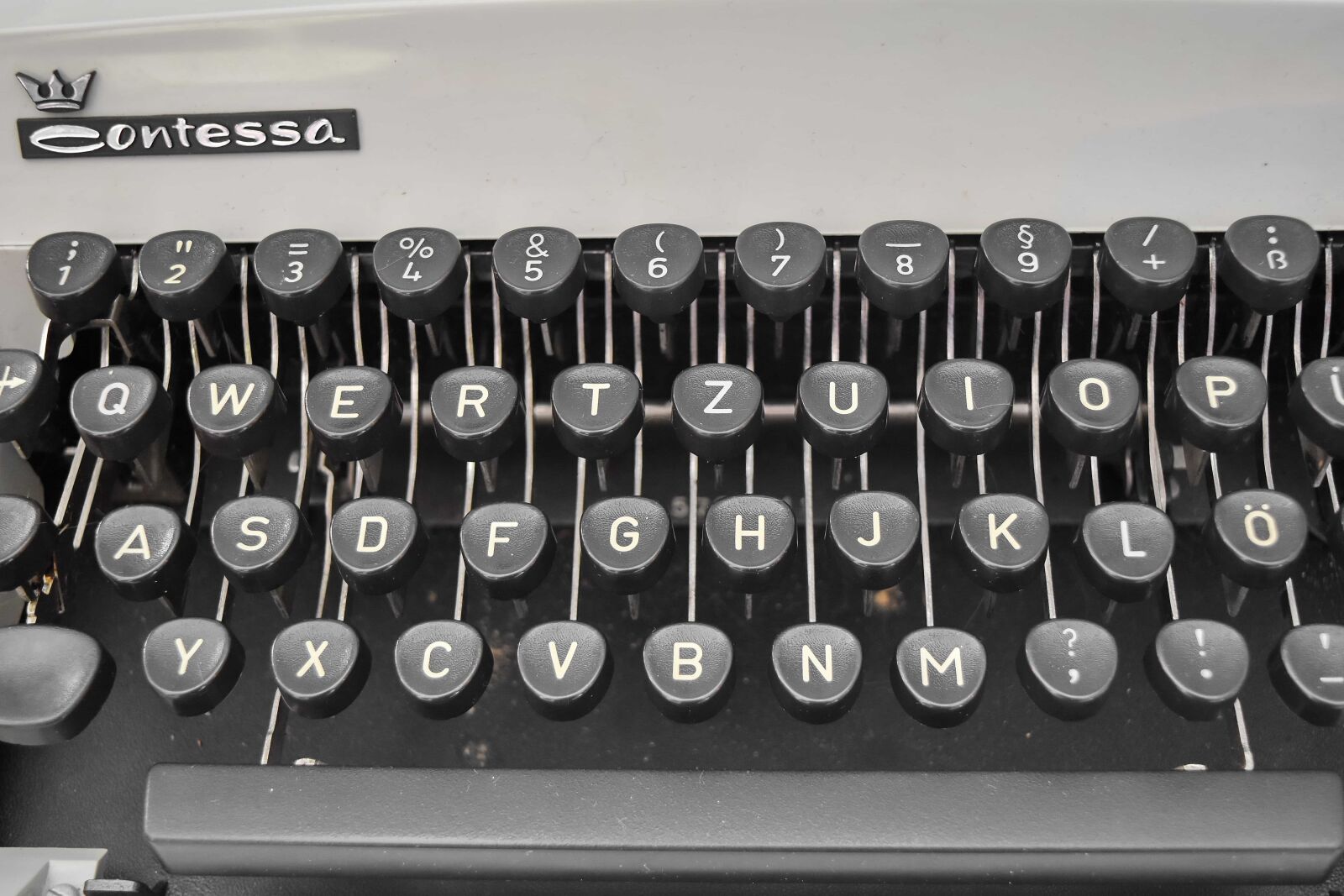 Nikon D5500 sample photo. Black and white, keyboard photography