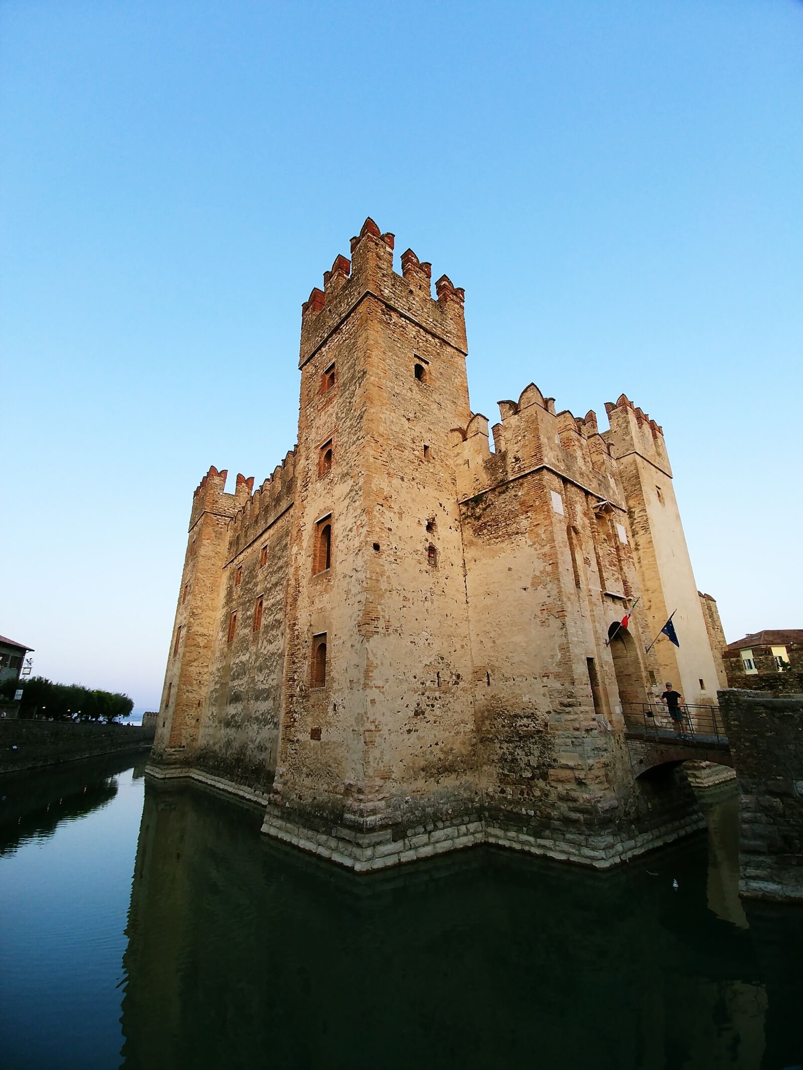 LG G6 sample photo. Blue, sky, castle, italy photography