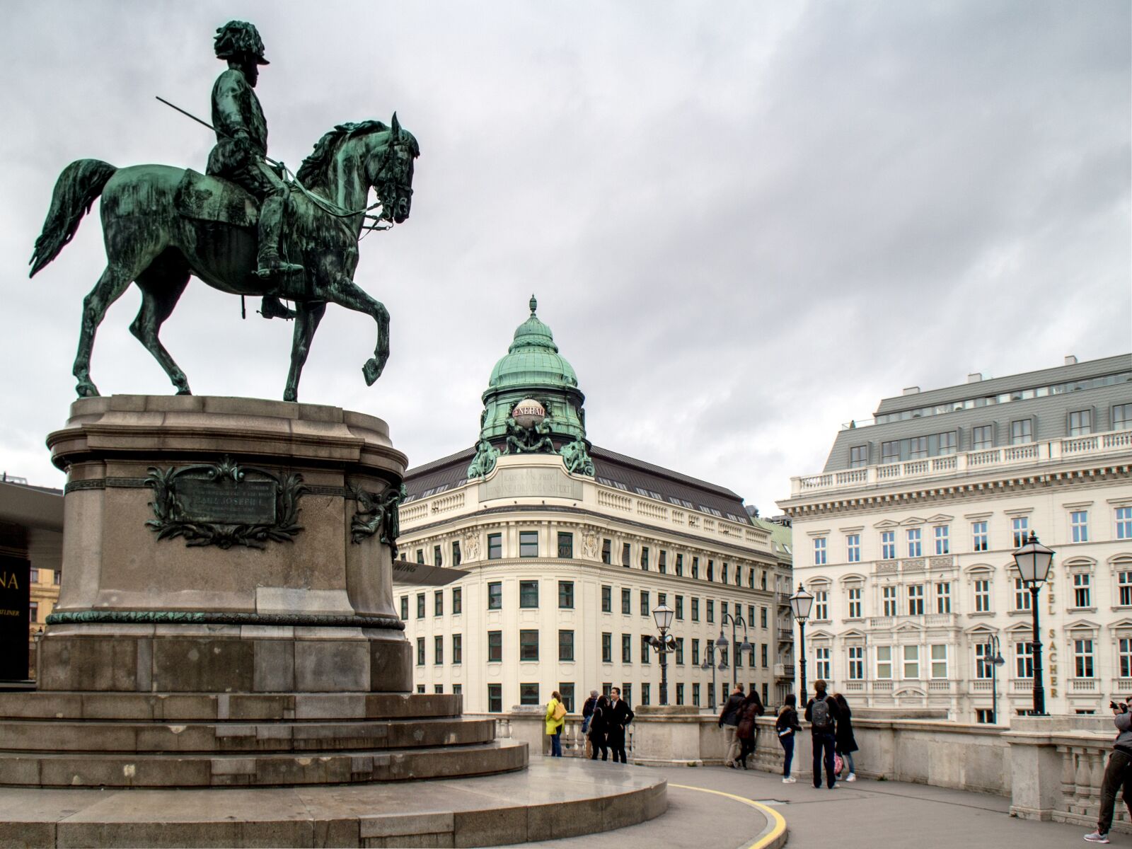 Canon EOS 600D (Rebel EOS T3i / EOS Kiss X5) sample photo. Vienna, monument, statue photography
