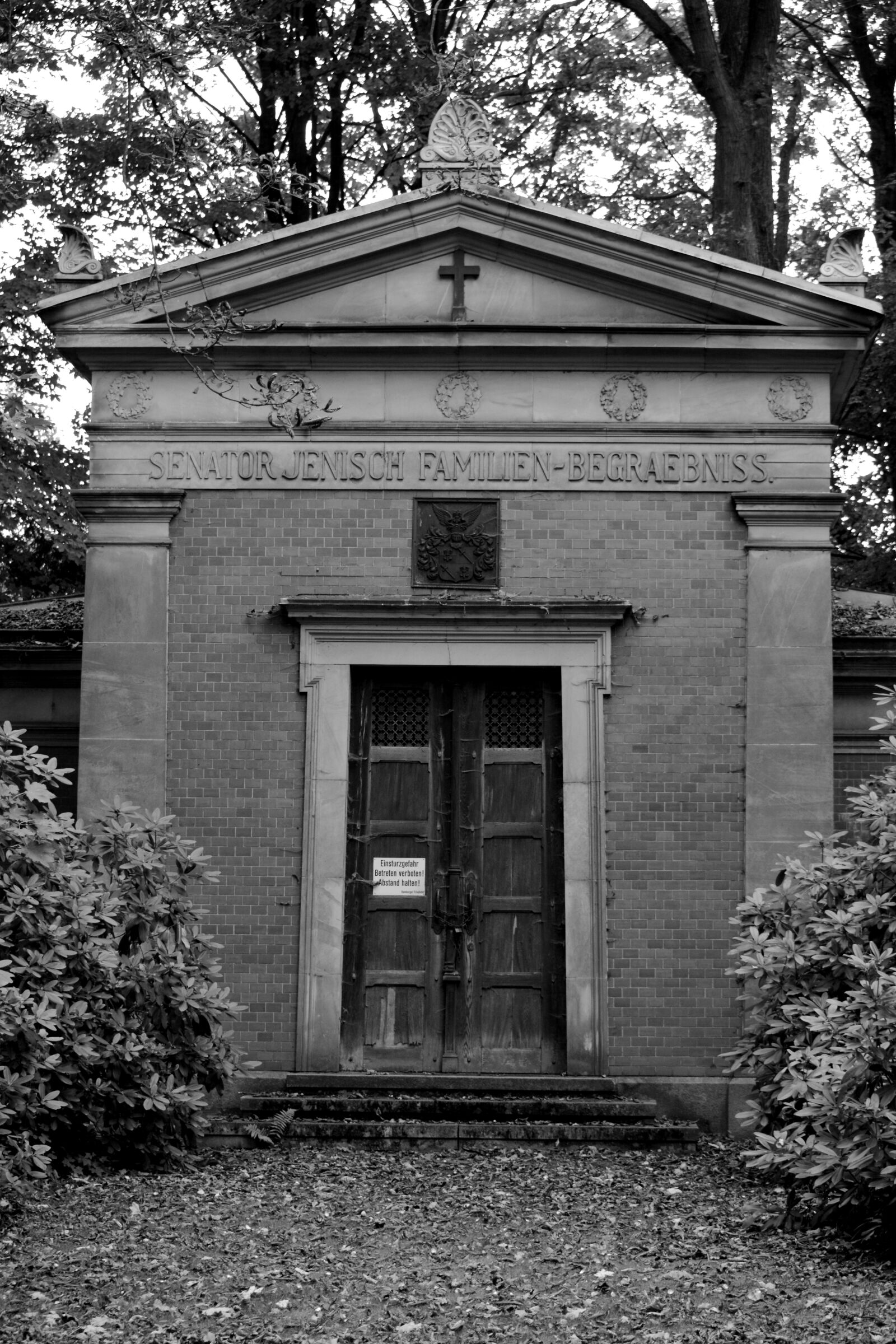 Nikon D7100 sample photo. Building, architecture, cemetery photography