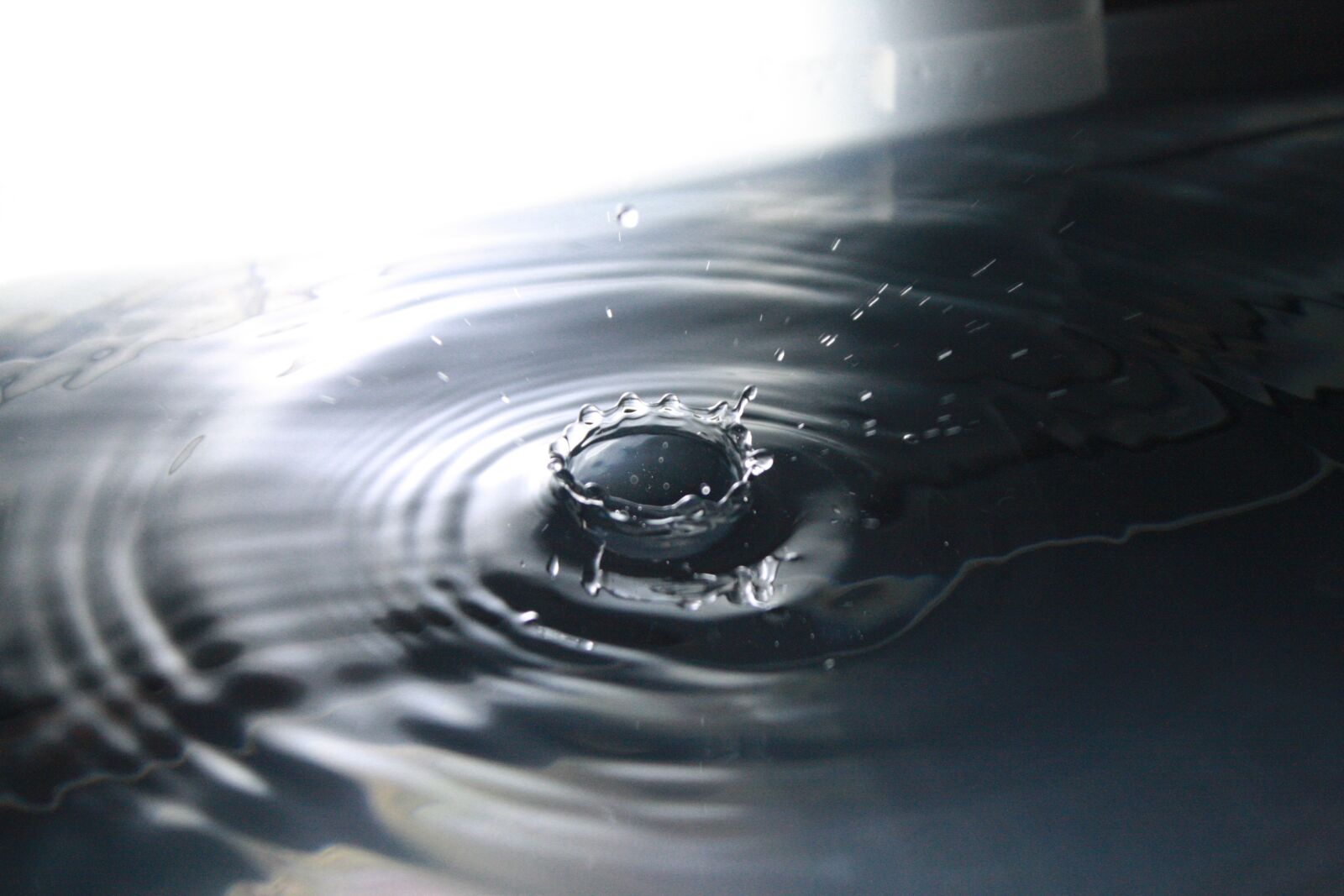 Canon EOS 1000D (EOS Digital Rebel XS / EOS Kiss F) sample photo. Water, drop, blue photography