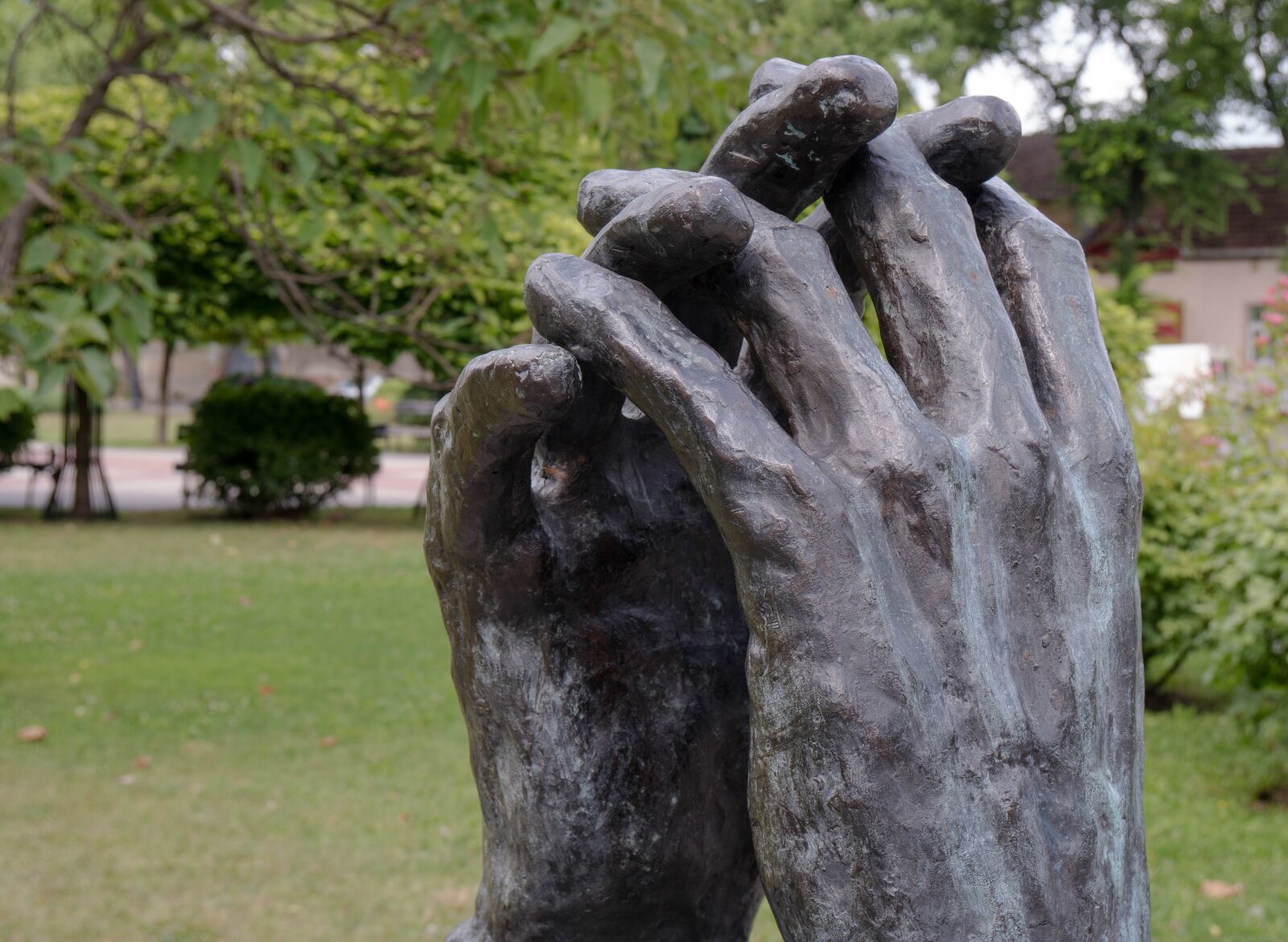 Sony a6500 + Sony Vario-Tessar T* E 16-70mm F4 ZA OSS sample photo. Hands, finger, sculpture photography
