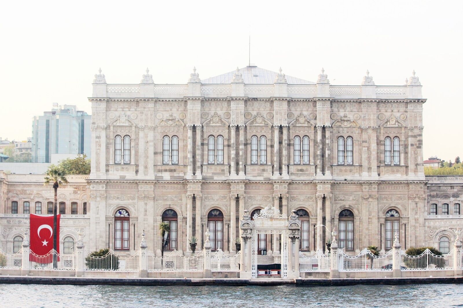 Canon EOS 600D (Rebel EOS T3i / EOS Kiss X5) sample photo. Turkey, building, flag photography