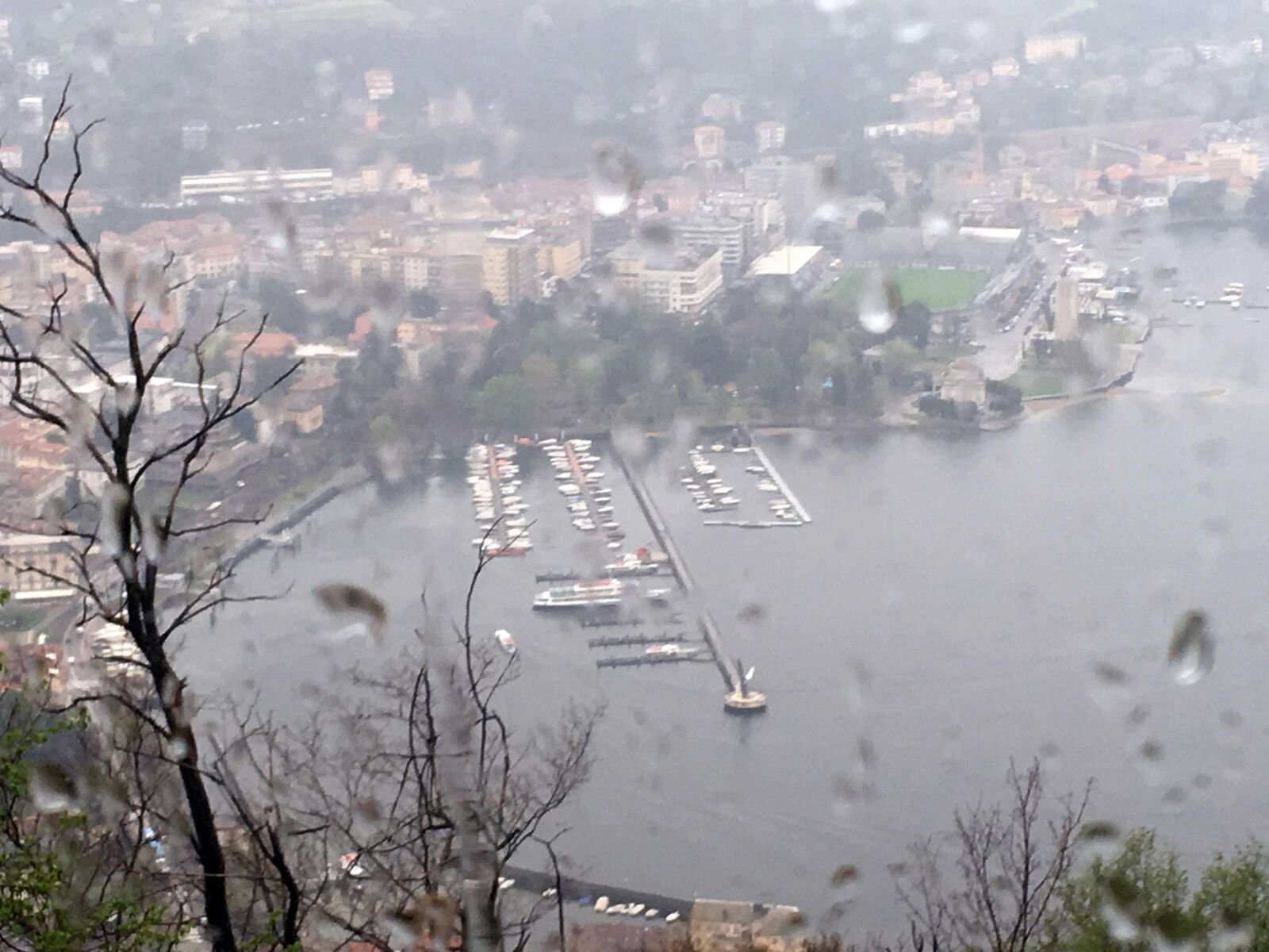 iPhone SE back camera 4.15mm f/2.2 sample photo. Italy, como, lake photography