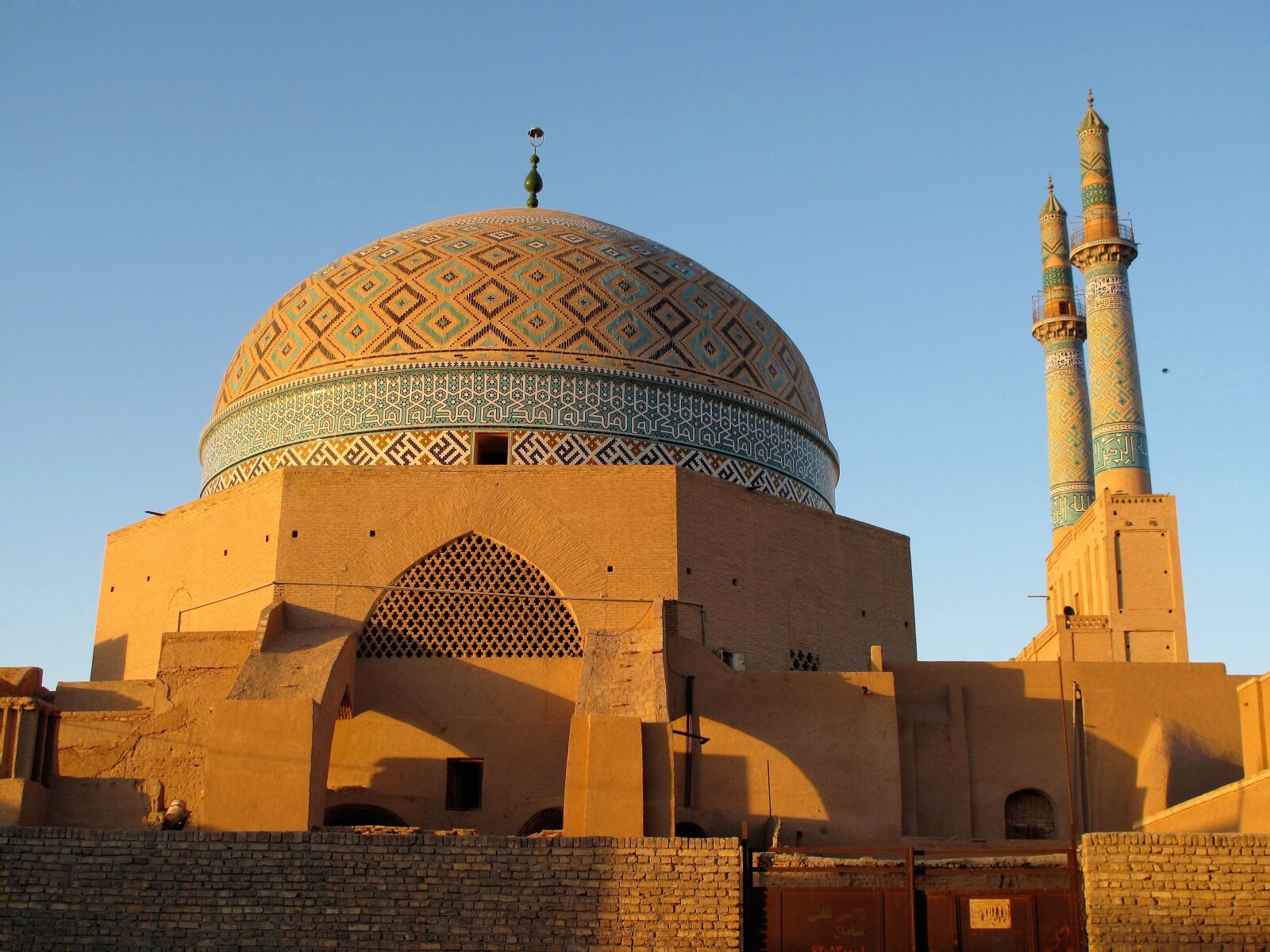 Canon PowerShot G10 sample photo. Iran, mosque, minarets photography