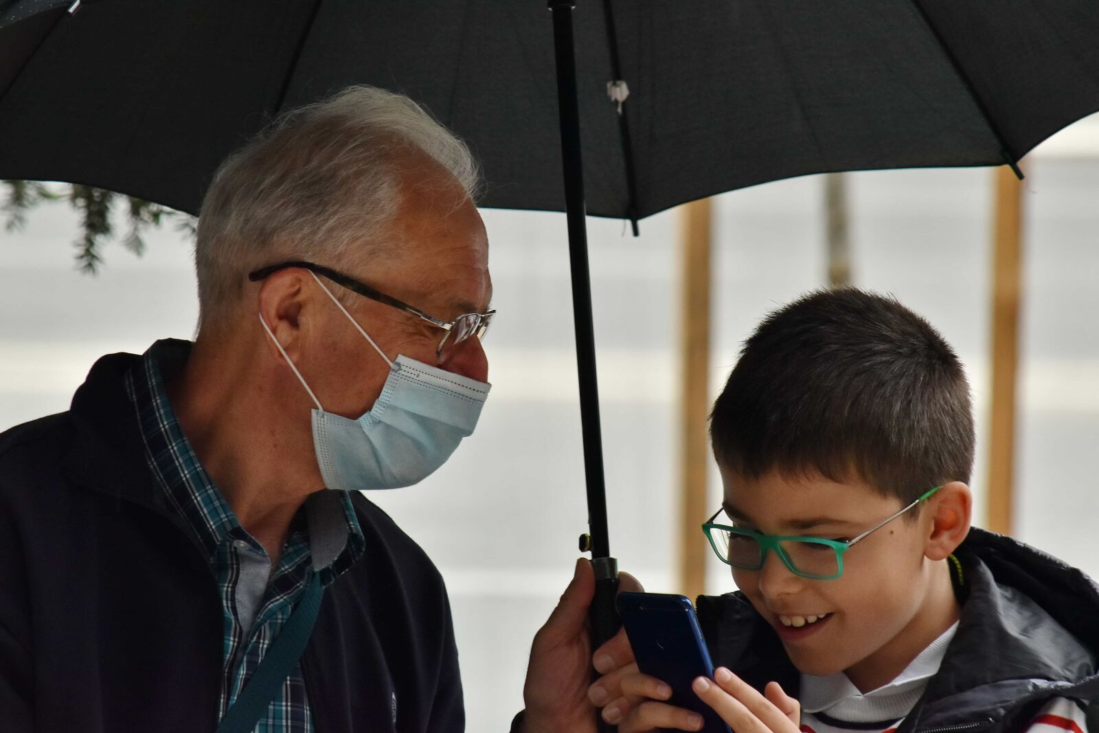 Nikon D5500 sample photo. Communication, covid-19, eyeglasses, face photography