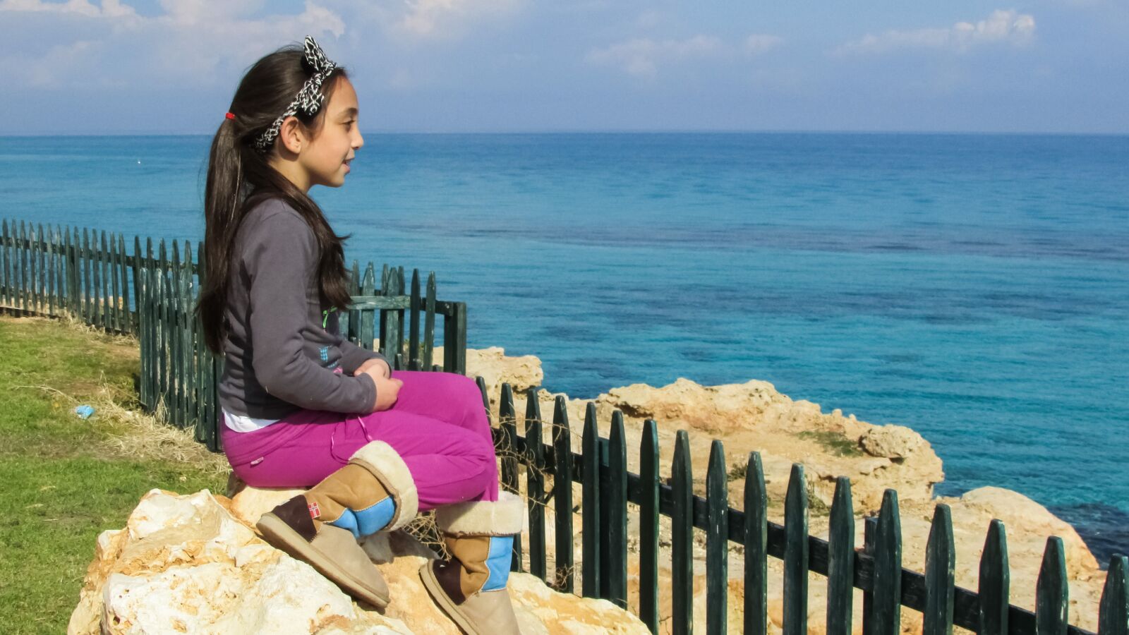 Canon PowerShot SX400 IS sample photo. Girl, gazing, sea photography