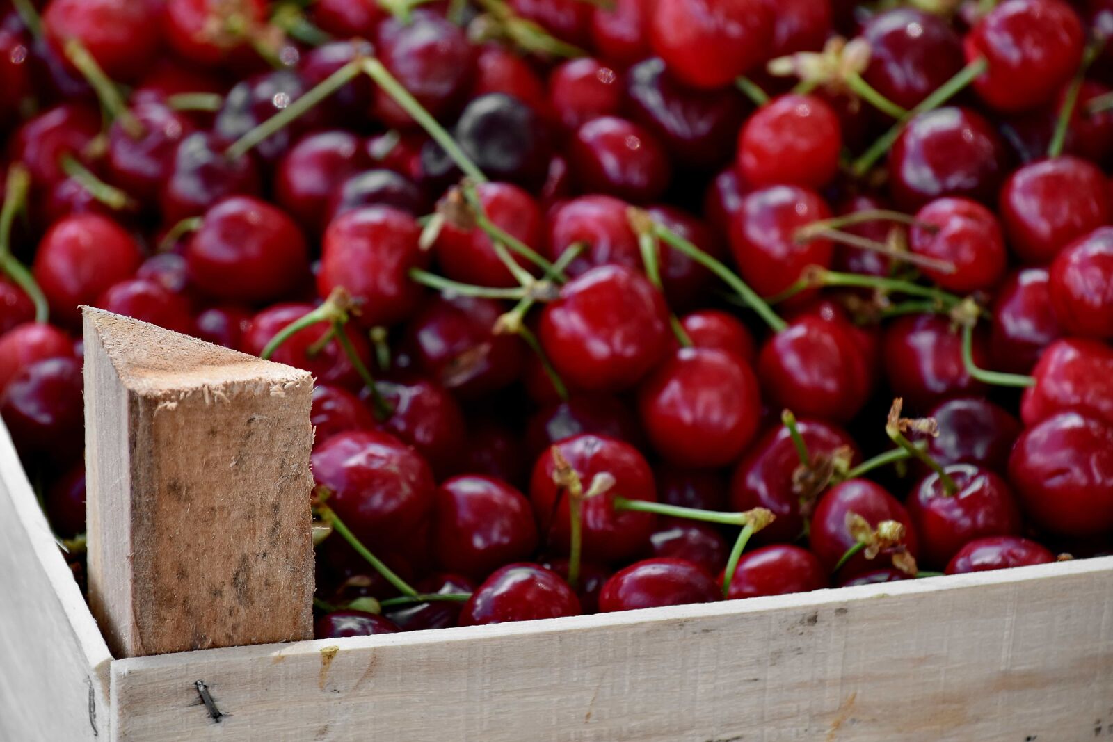Nikon D5500 sample photo. Basket, sweet, dessert, fruit photography