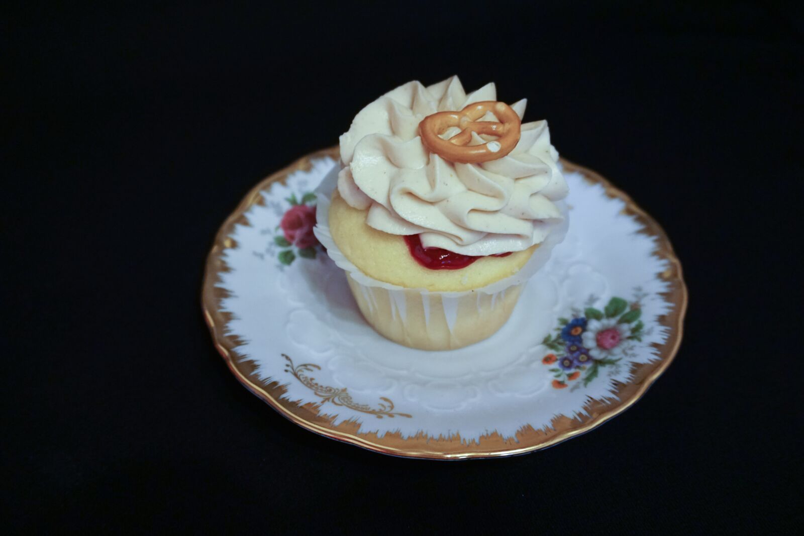 Sony E 16-50mm F3.5-5.6 PZ OSS sample photo. Cupcake, chocolate, coffee time photography