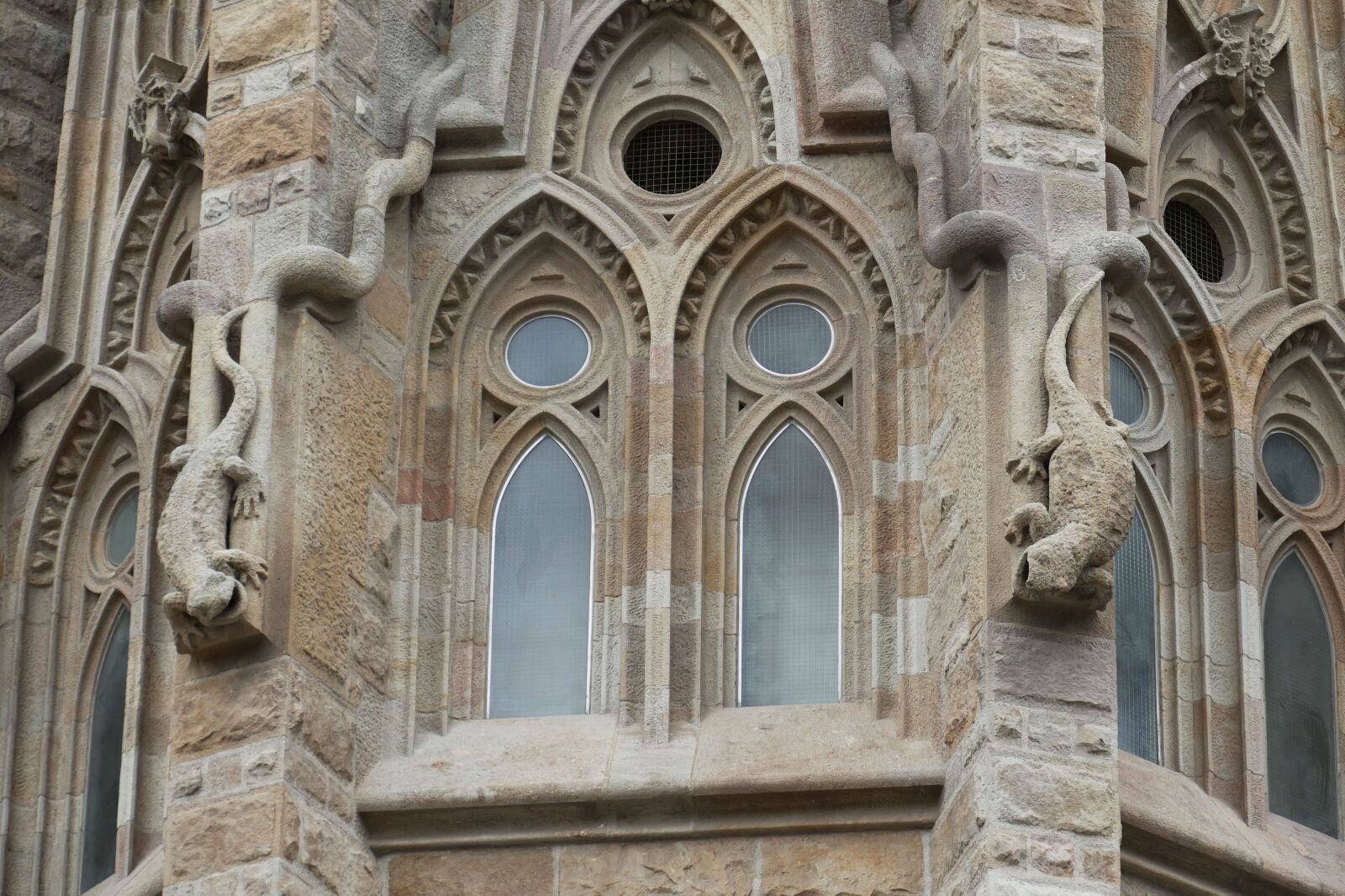 Panasonic Lumix DMC-FZ1000 sample photo. Barcelona, spain, church photography
