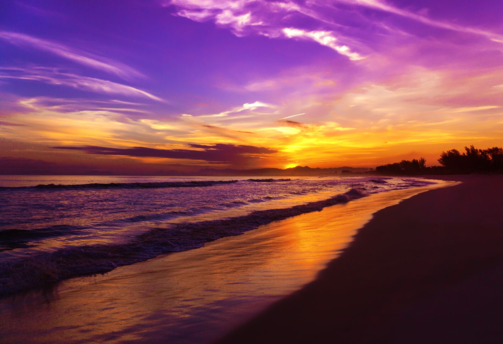 Sony E 16-50mm F3.5-5.6 PZ OSS sample photo. Colorful, sunset, beach photography