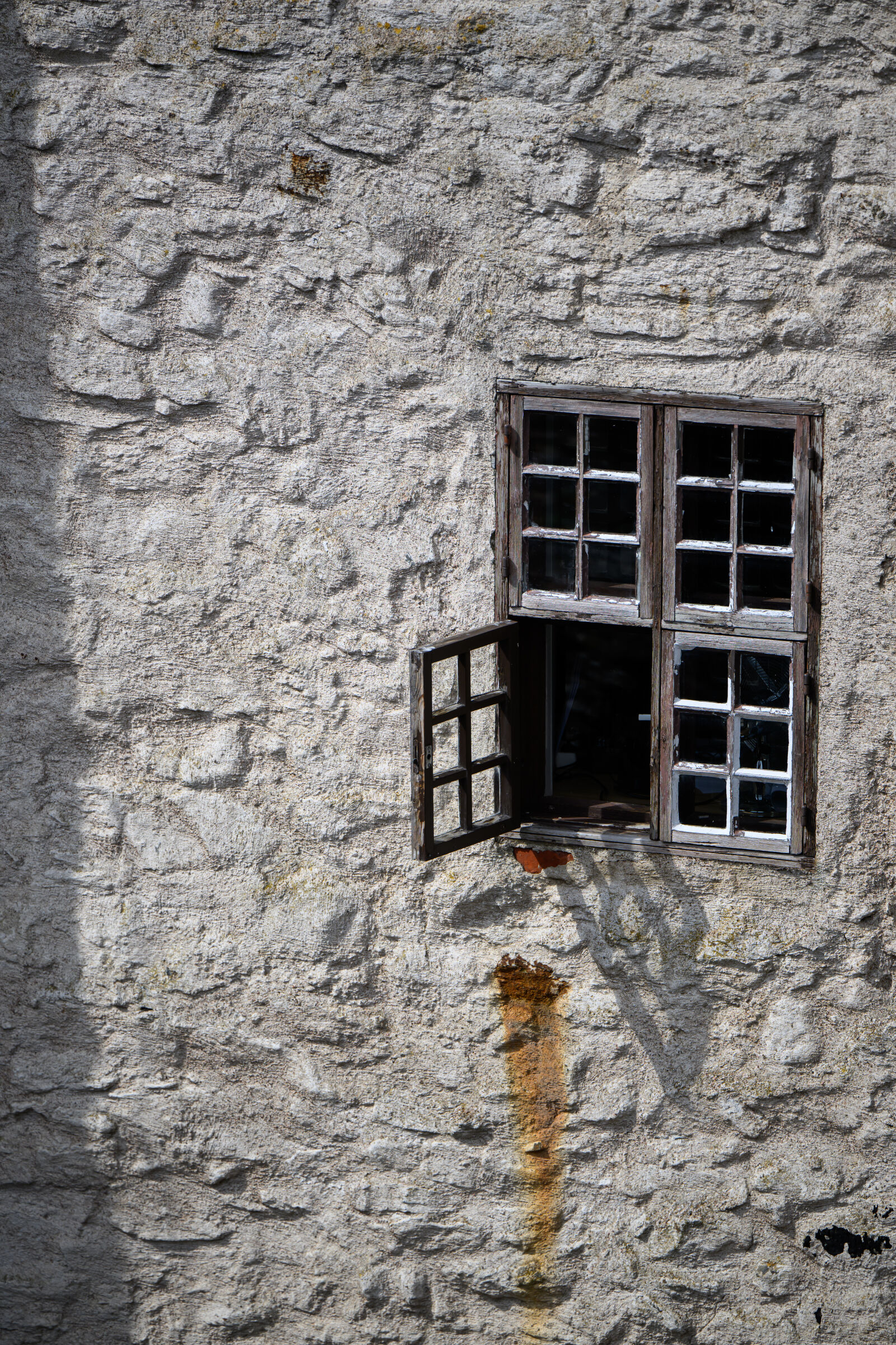 Nikon Z8 sample photo. Castle window photography