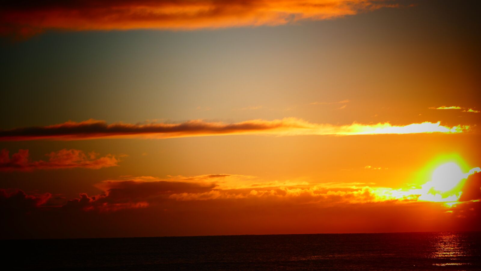 Panasonic Lumix DMC-FZ1000 sample photo. Sunset, sun, dawn photography