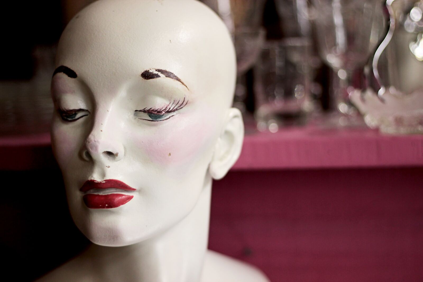 Canon EOS 600D (Rebel EOS T3i / EOS Kiss X5) + Canon EF 50mm F1.8 II sample photo. Retro, creepy, vintage photography