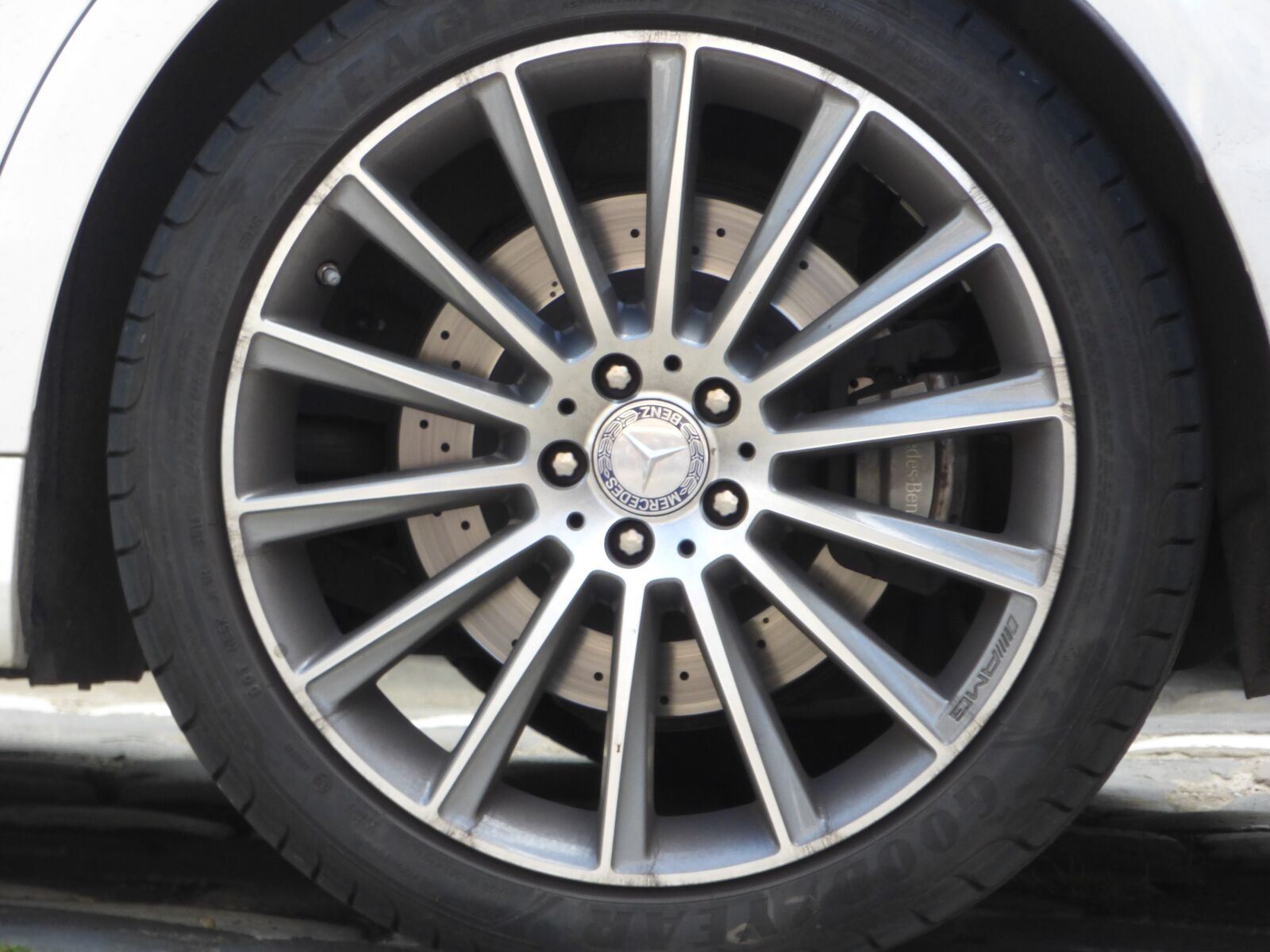 Panasonic DMC-FZ72 sample photo. Wheel, tire, rim photography