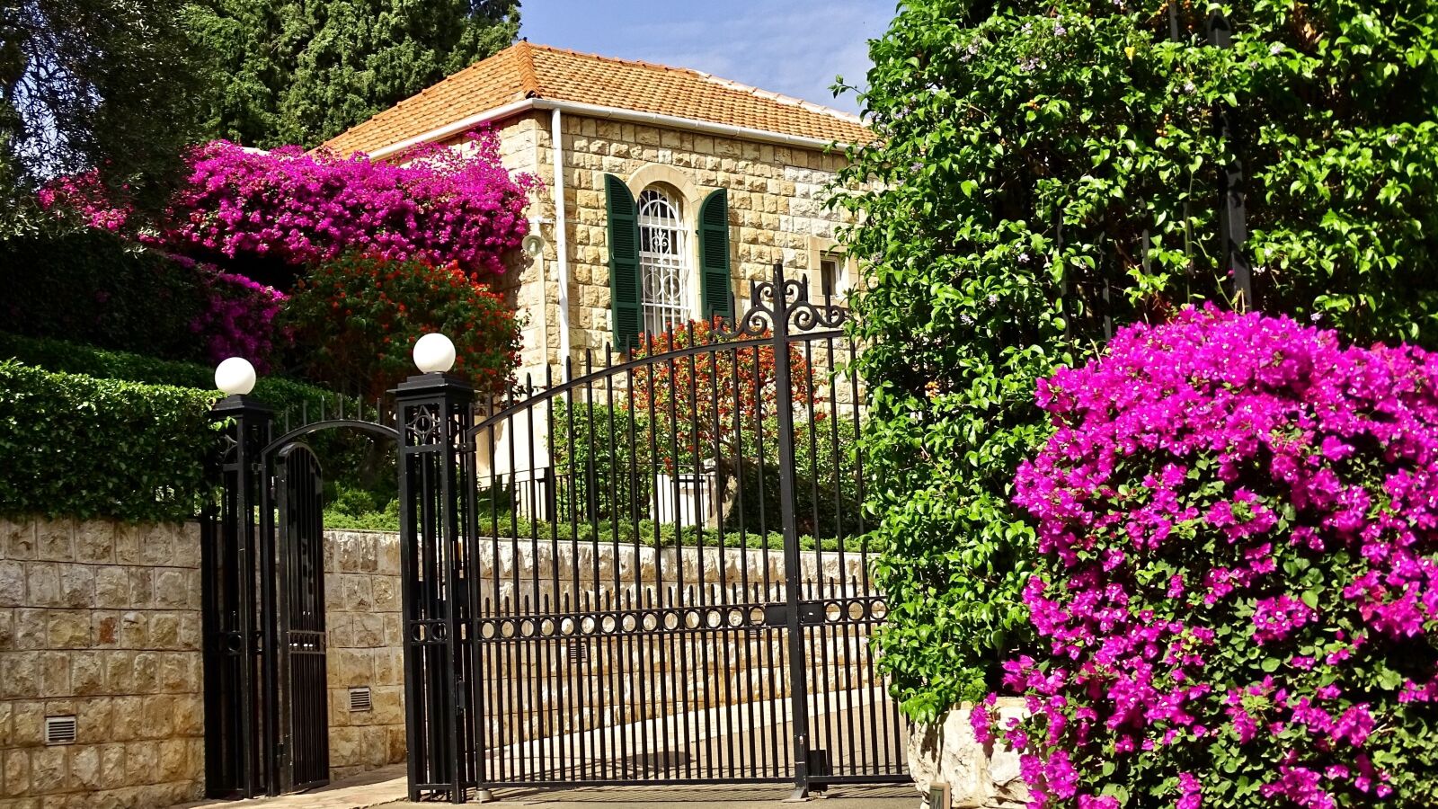 Sony Cyber-shot DSC-HX400V sample photo. Israel, haifa, building photography