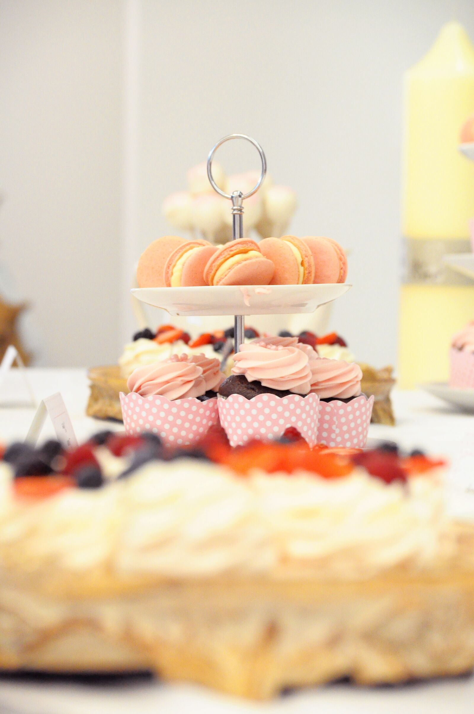Nikon D5000 sample photo. Macarons, cupcakes, sweets photography