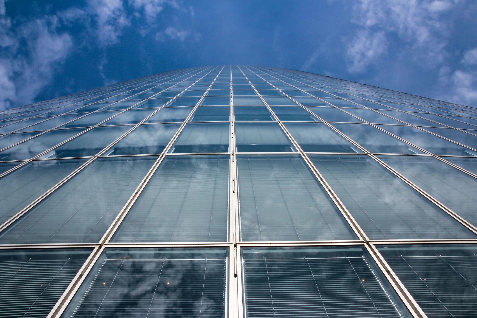 Canon EOS 600D (Rebel EOS T3i / EOS Kiss X5) sample photo. Düsseldorf, architecture, skyscraper photography