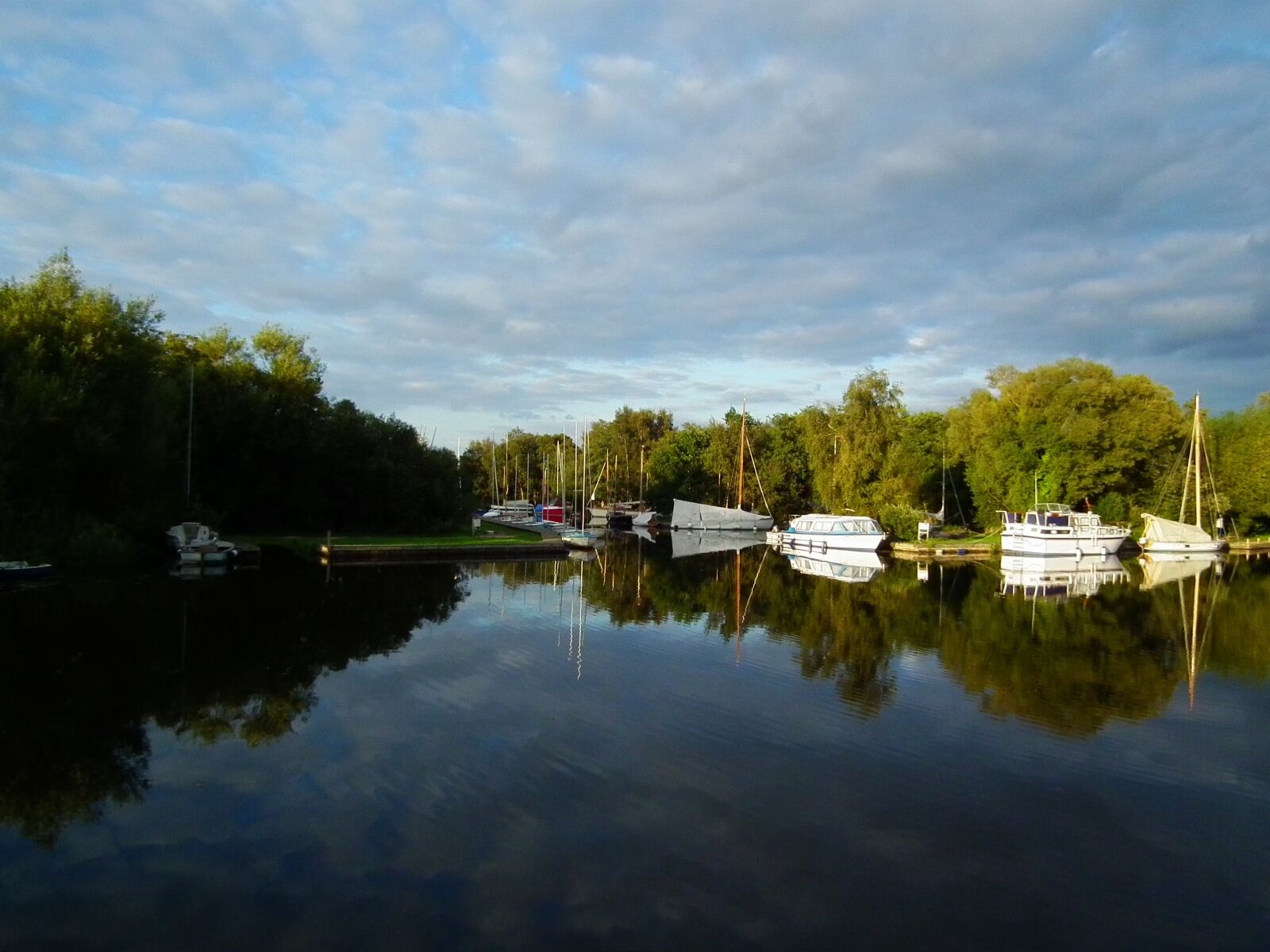 FujiFilm FinePix HS10 (FinePix HS11) sample photo. Boat, lake, tranquil photography